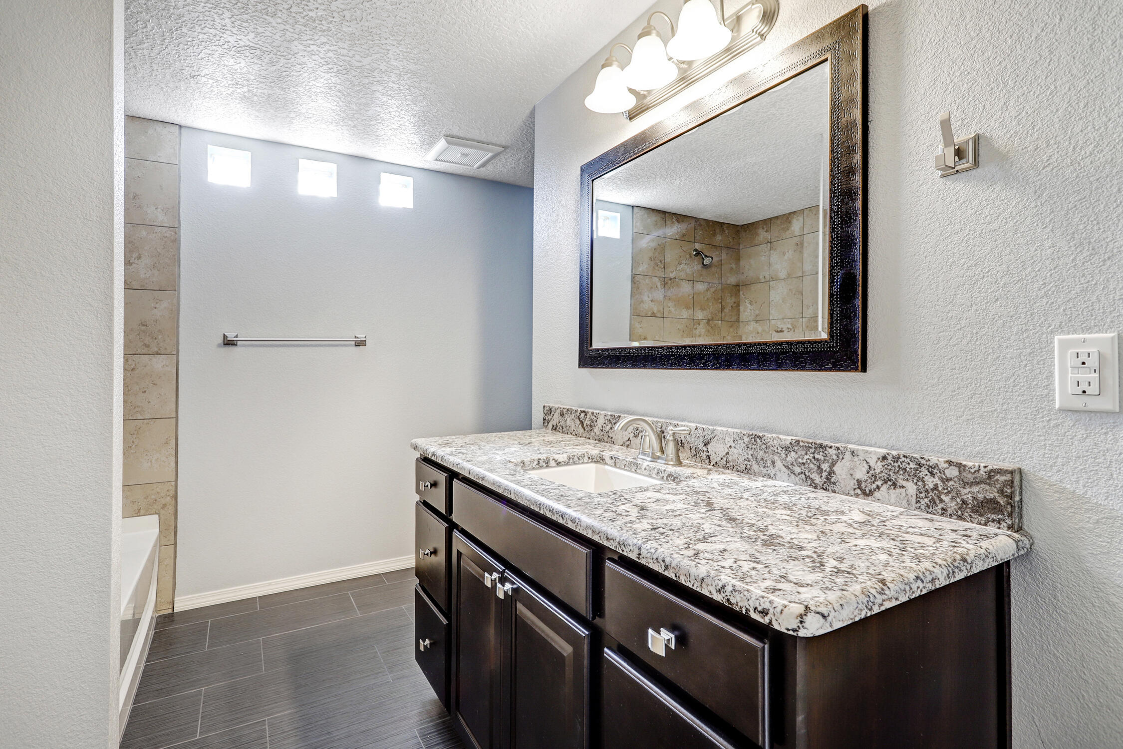 6400 RIMERA Avenue NW