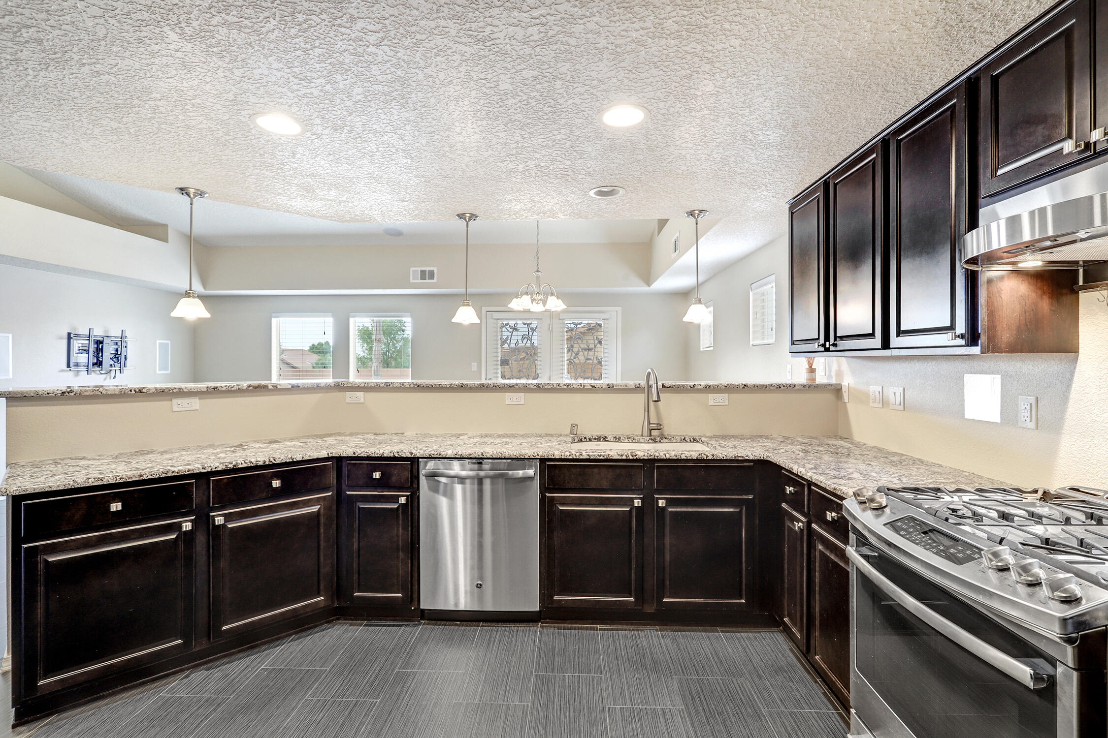 6400 RIMERA Avenue NW