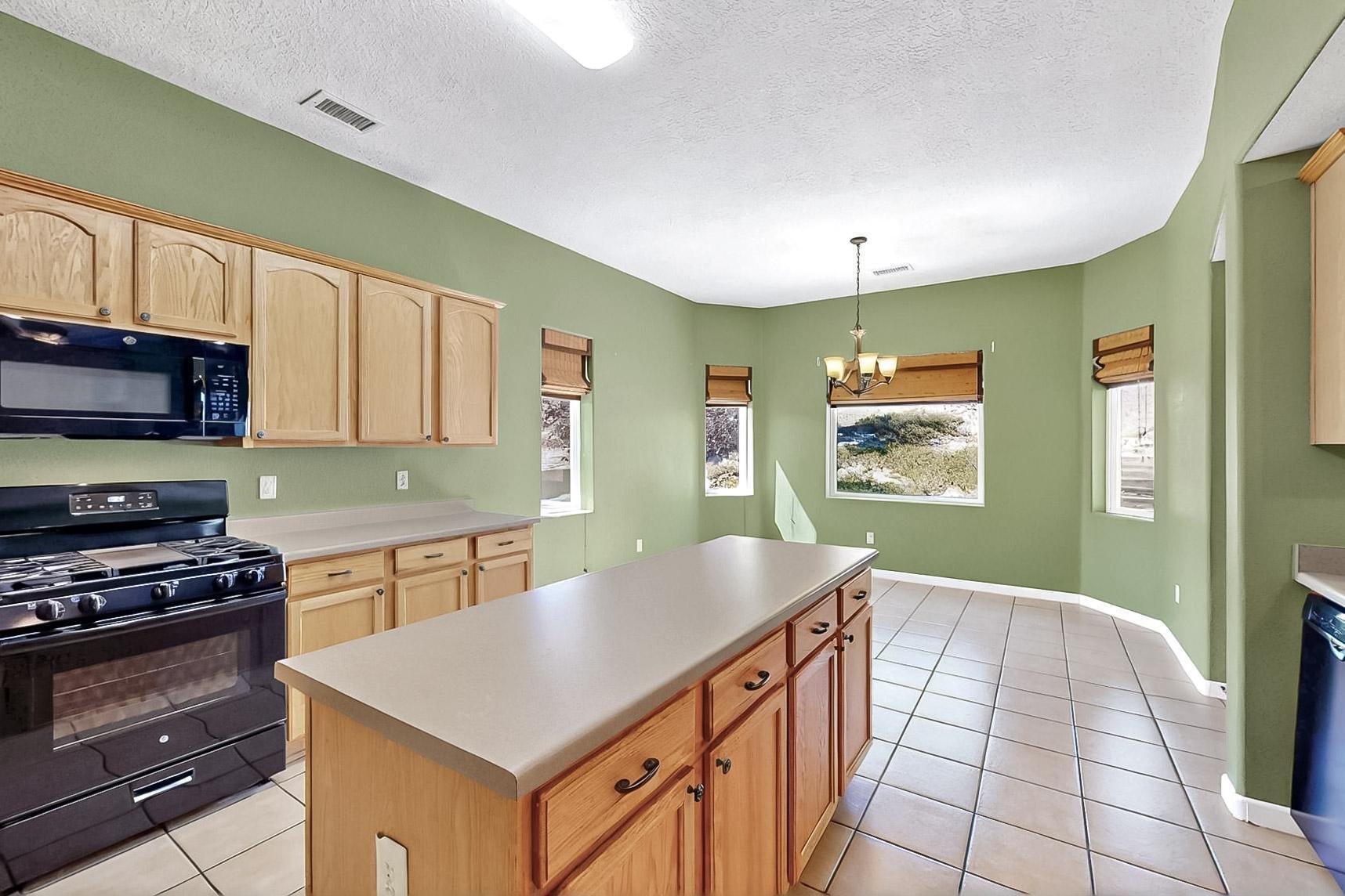 2157 DEER TRAIL Loop NE