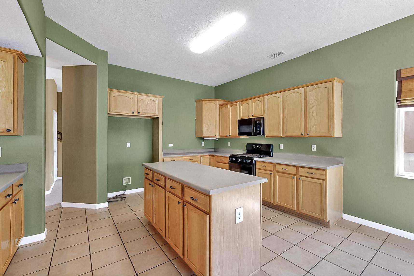 2157 DEER TRAIL Loop NE