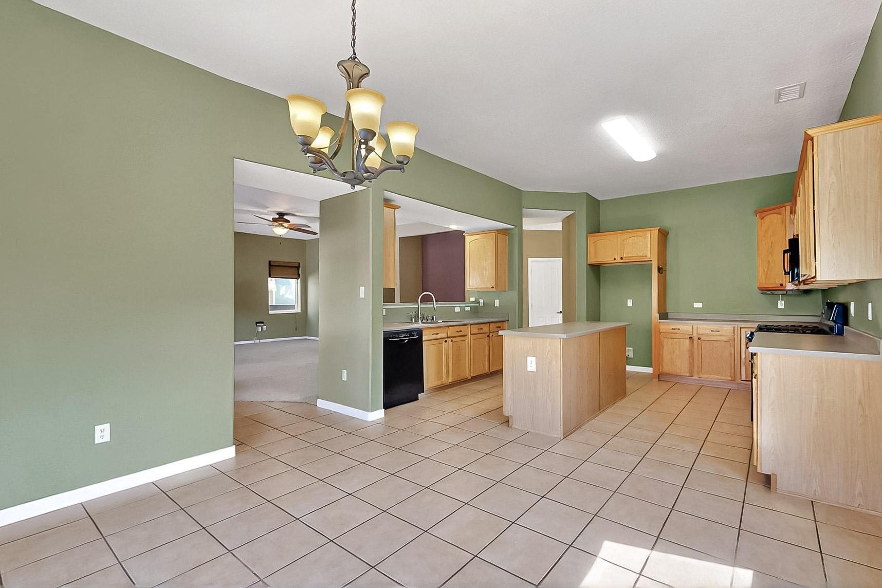 2157 DEER TRAIL Loop NE