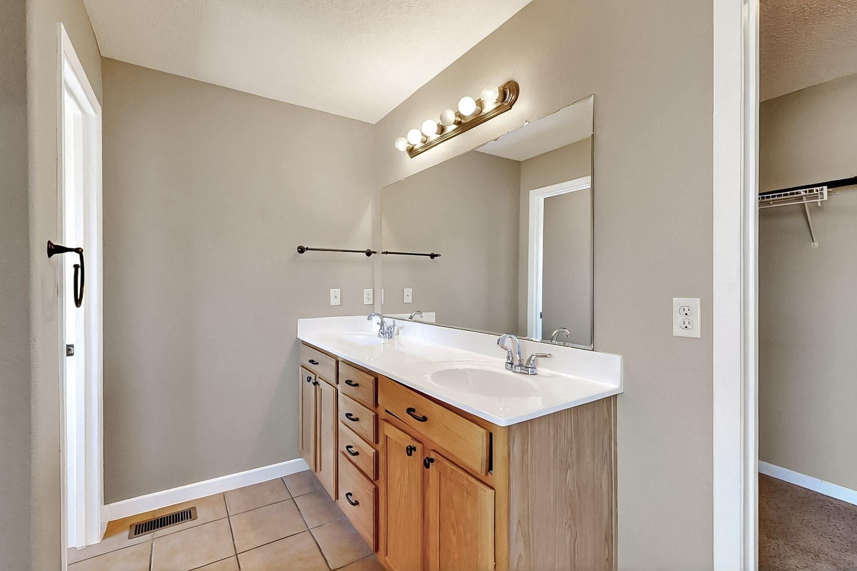 2157 DEER TRAIL Loop NE