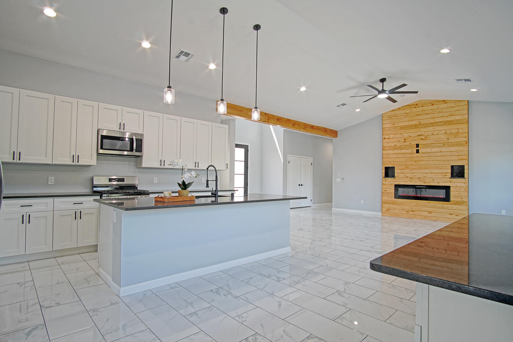 6981 ISLETA Boulevard SW