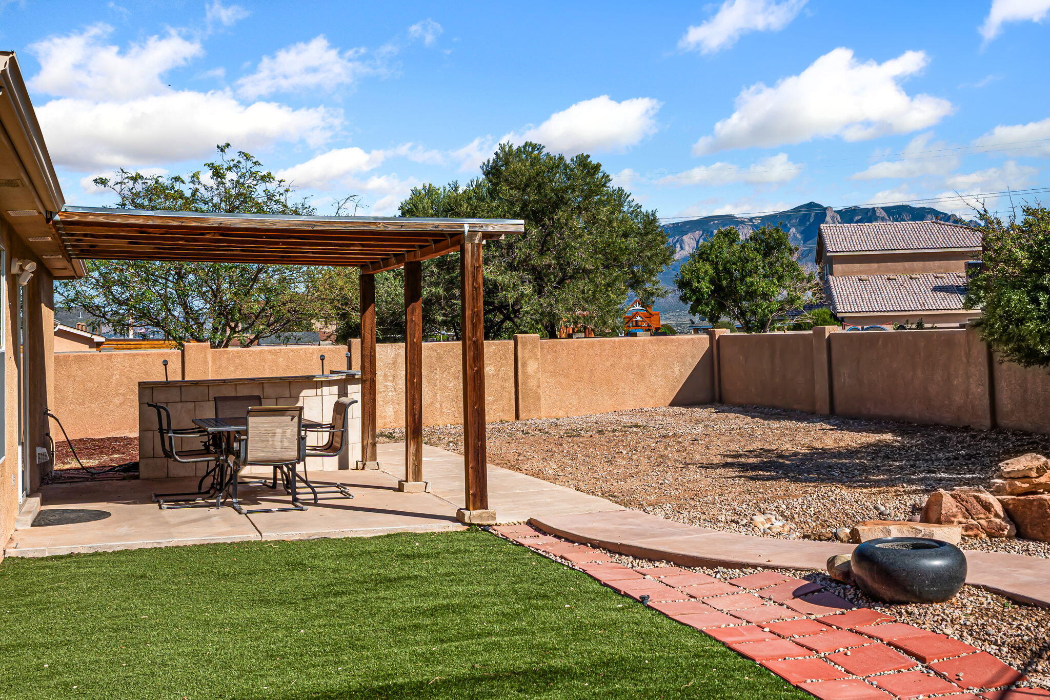 7136 HARTFORD HILLS Drive NE