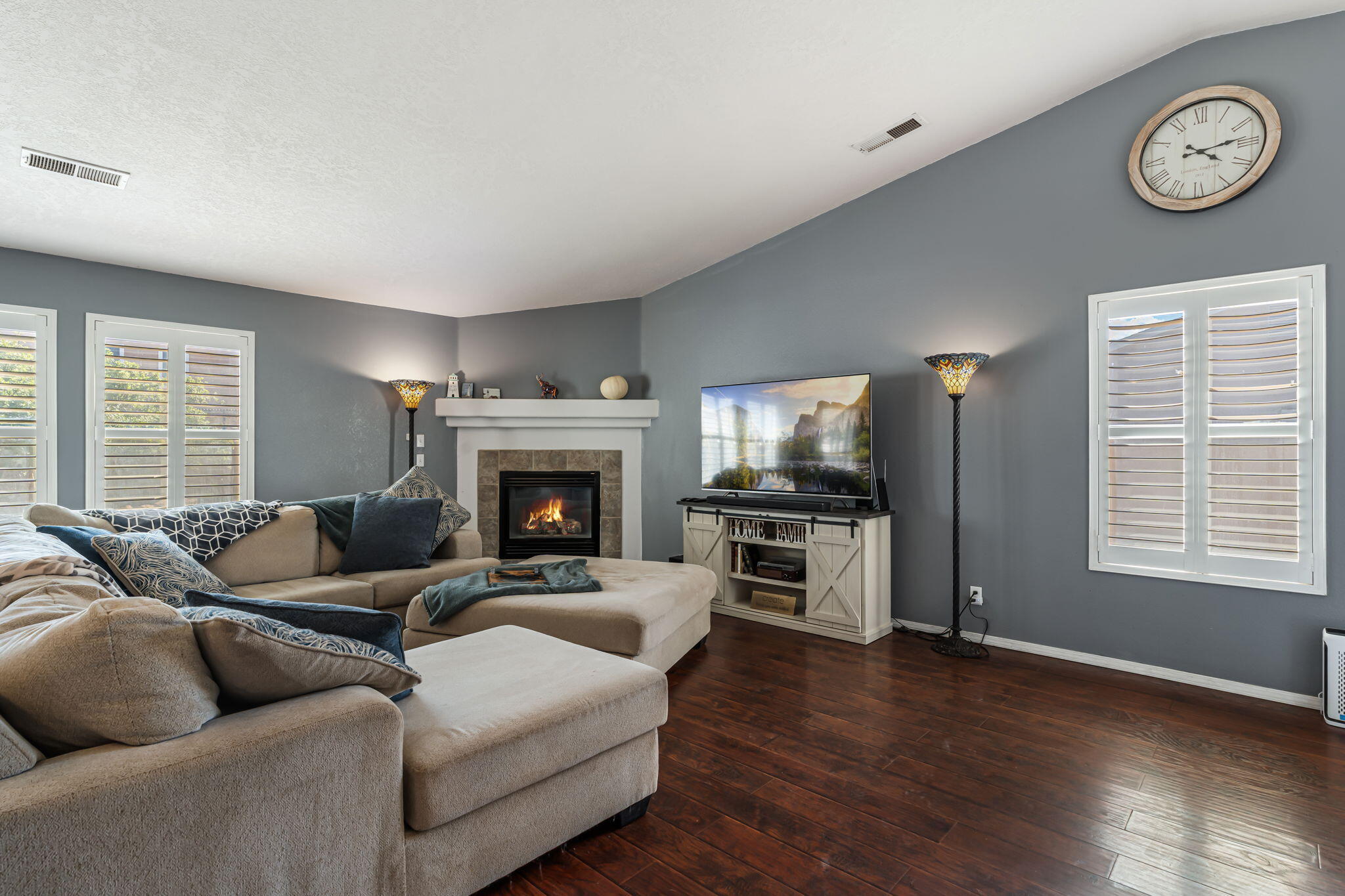 7136 HARTFORD HILLS Drive NE