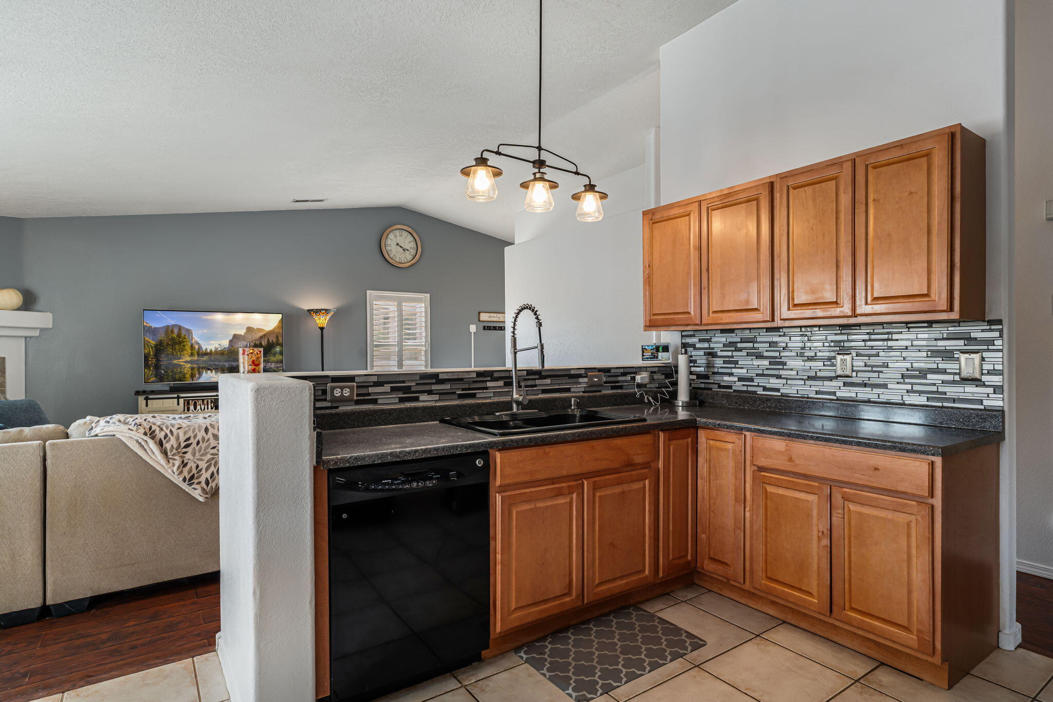 7136 HARTFORD HILLS Drive NE