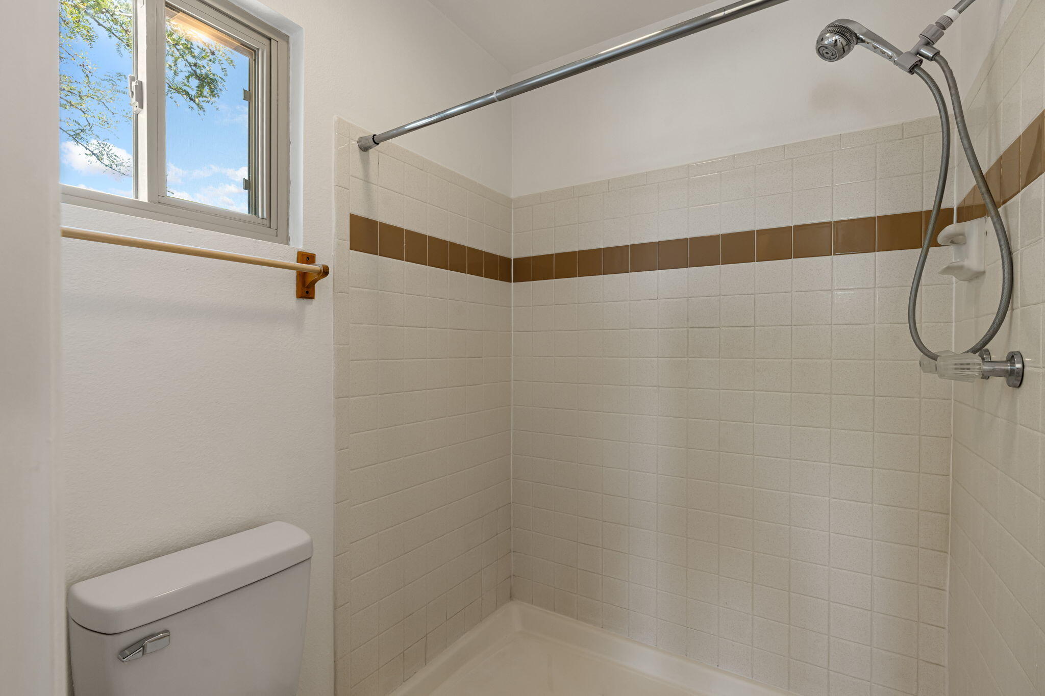 4340 PUMICE Drive NE