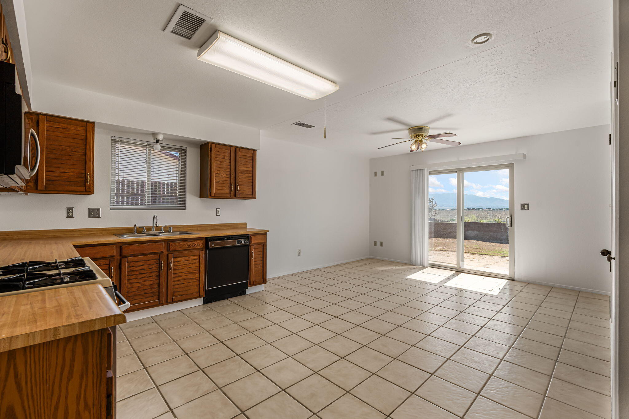 4340 PUMICE Drive NE