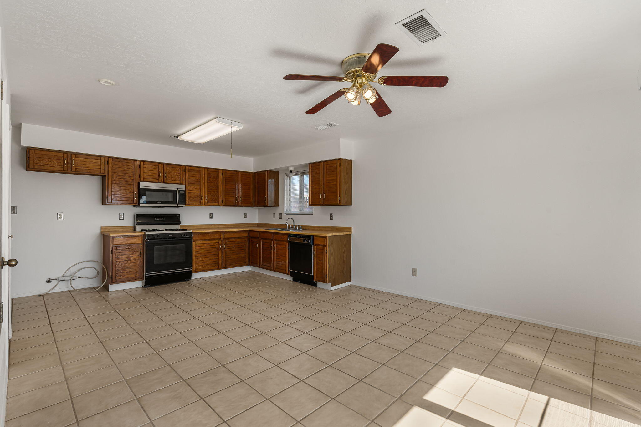 4340 PUMICE Drive NE