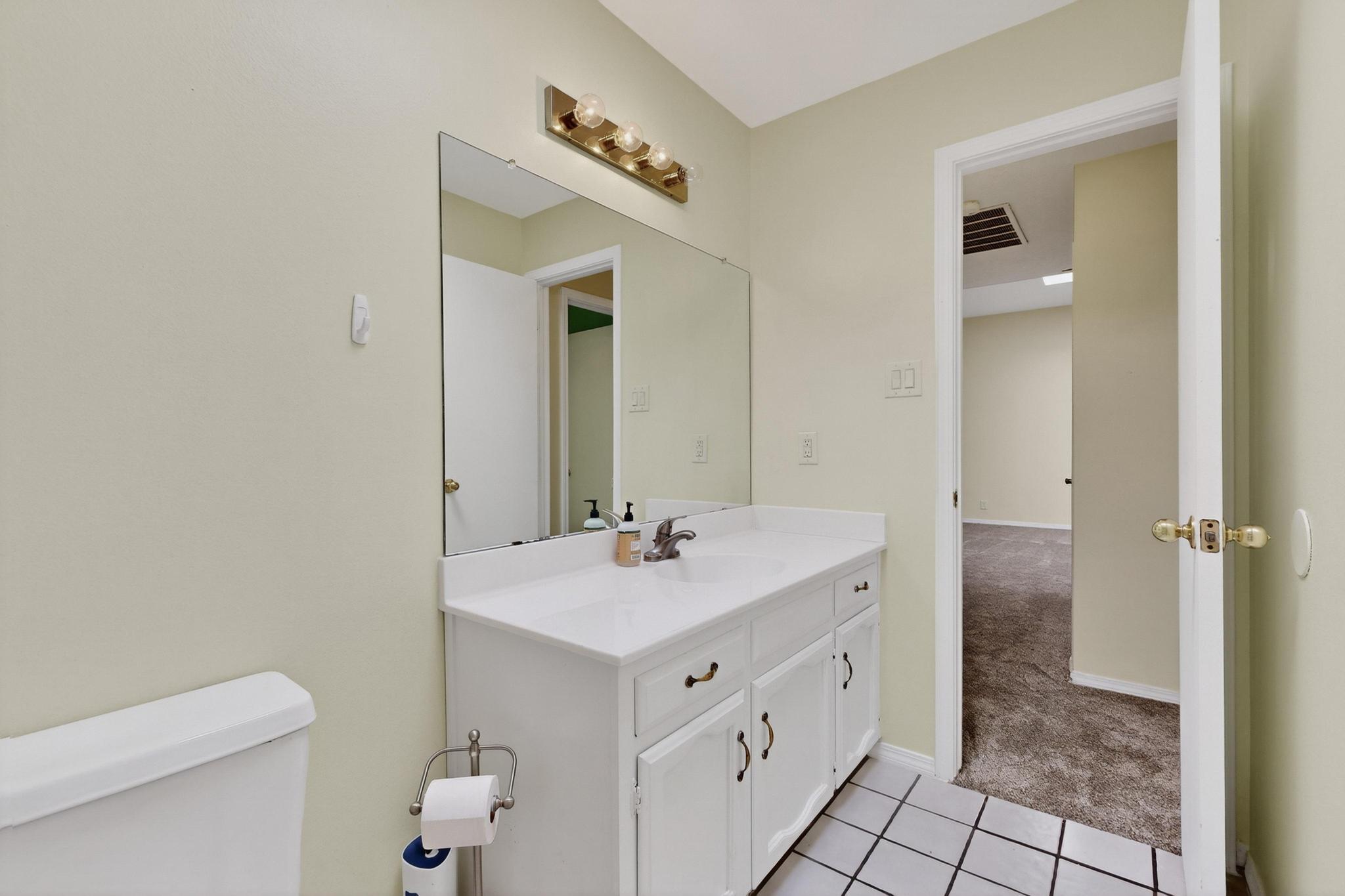 8910 Chambers Place NE