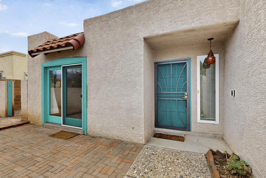 8910 Chambers Place NE