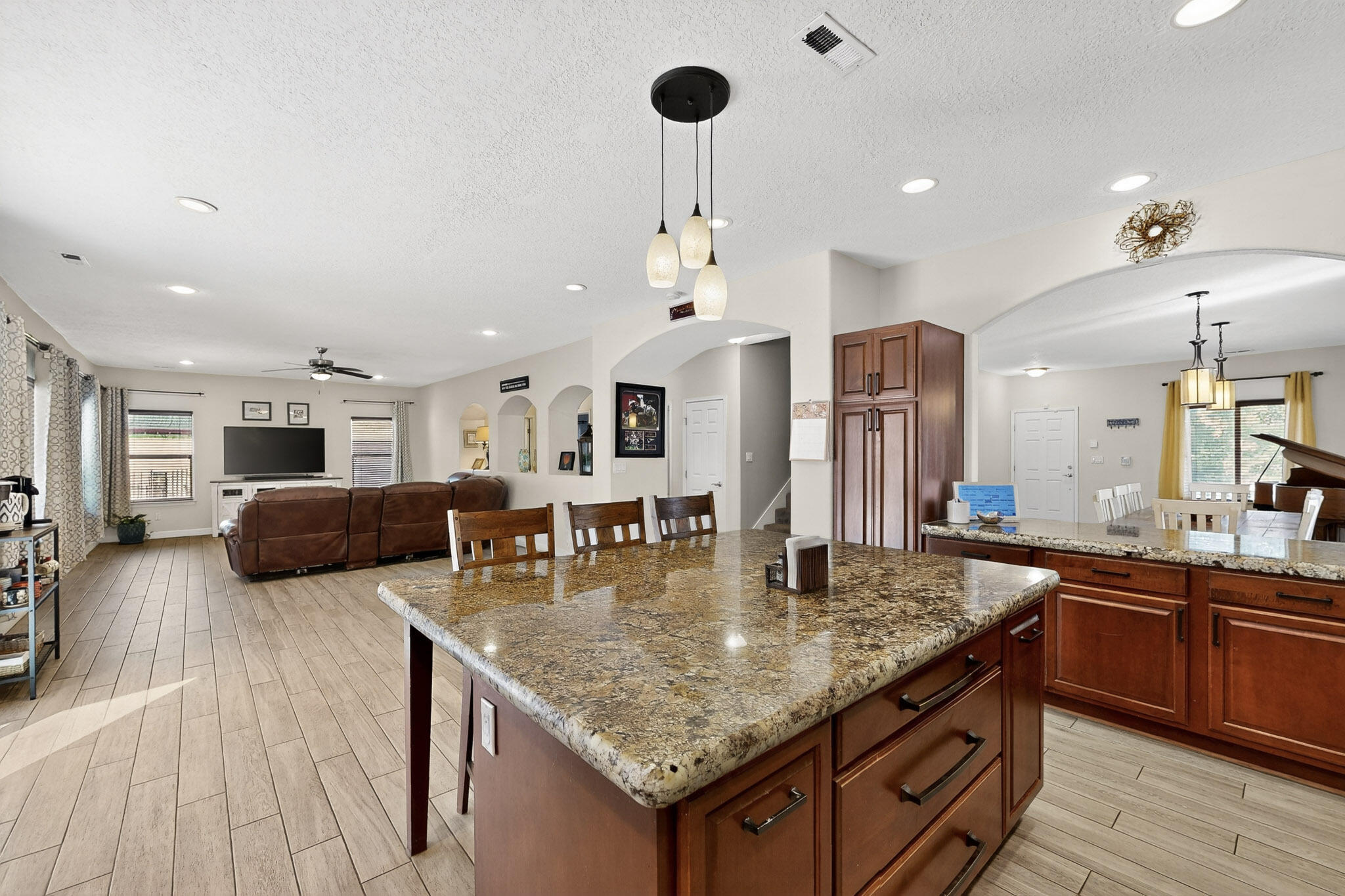 2606 AVENIDA CASTELLANA