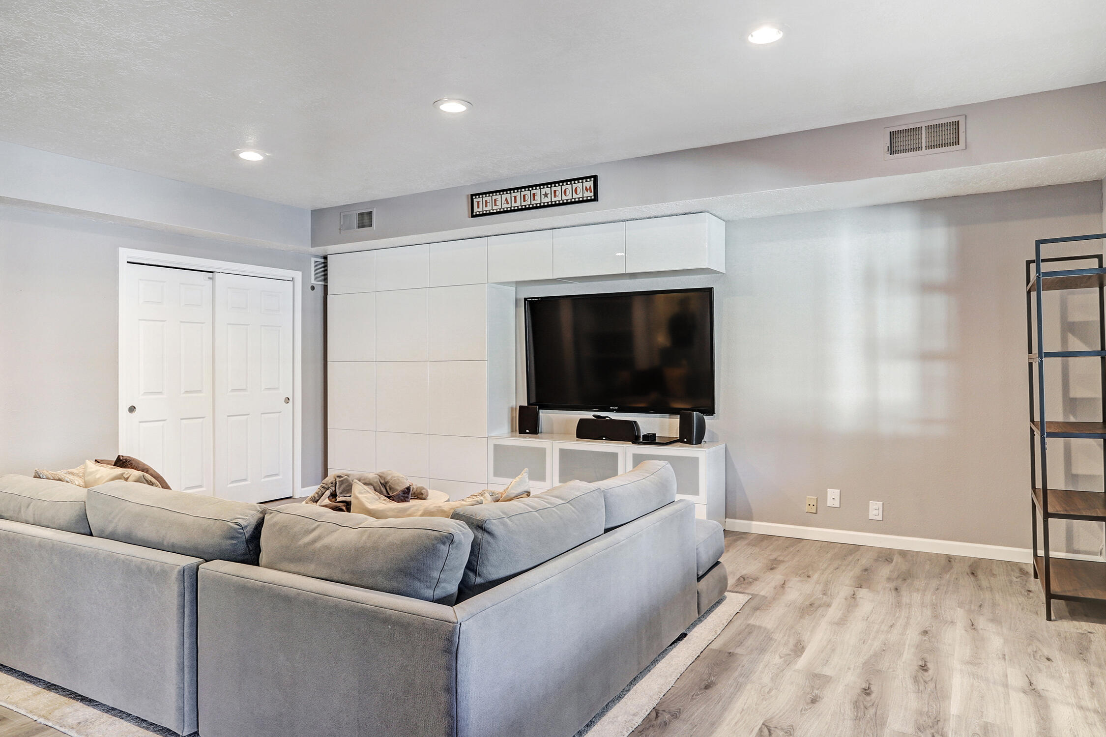 5905 MIMOSA Place NE