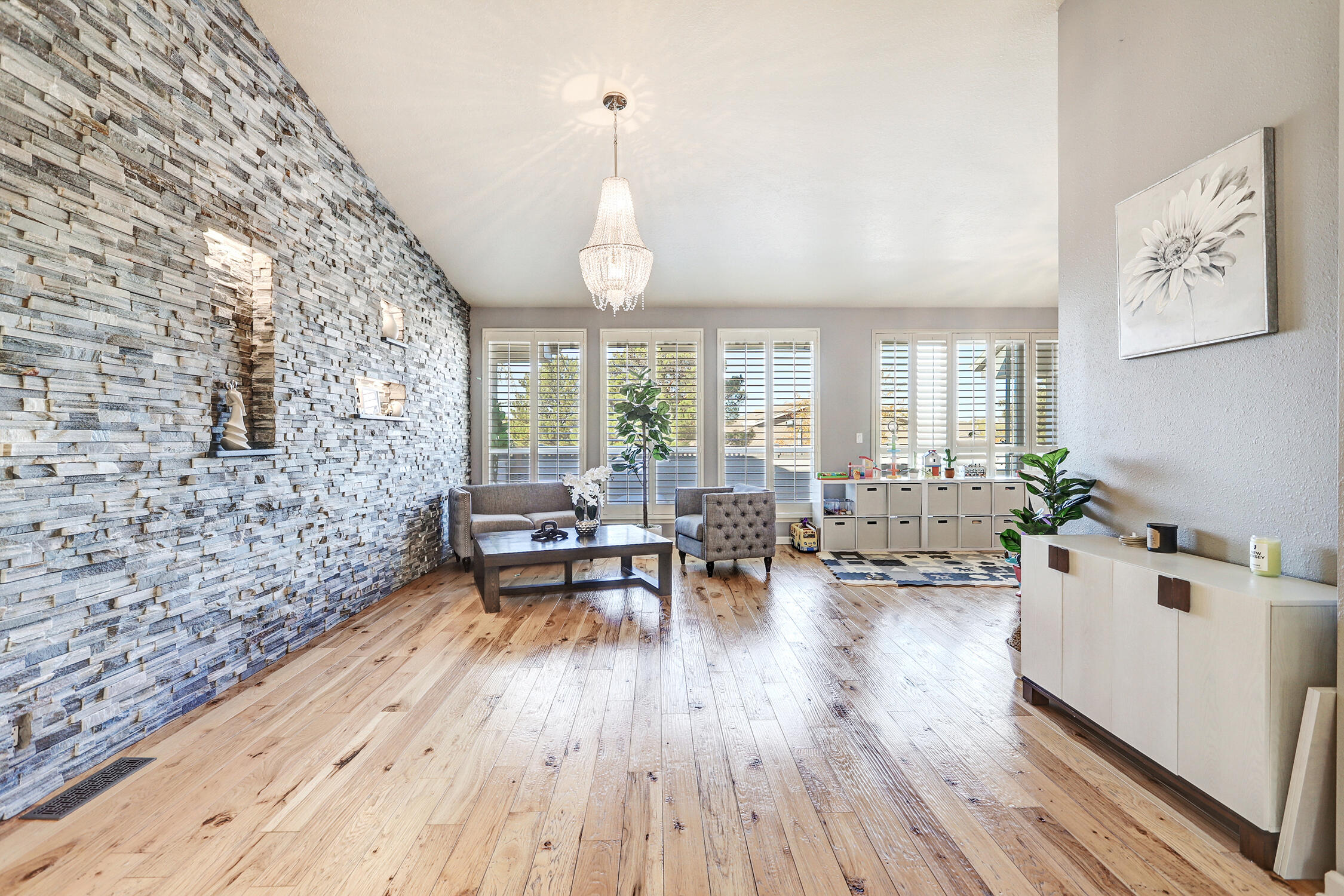 5905 MIMOSA Place NE