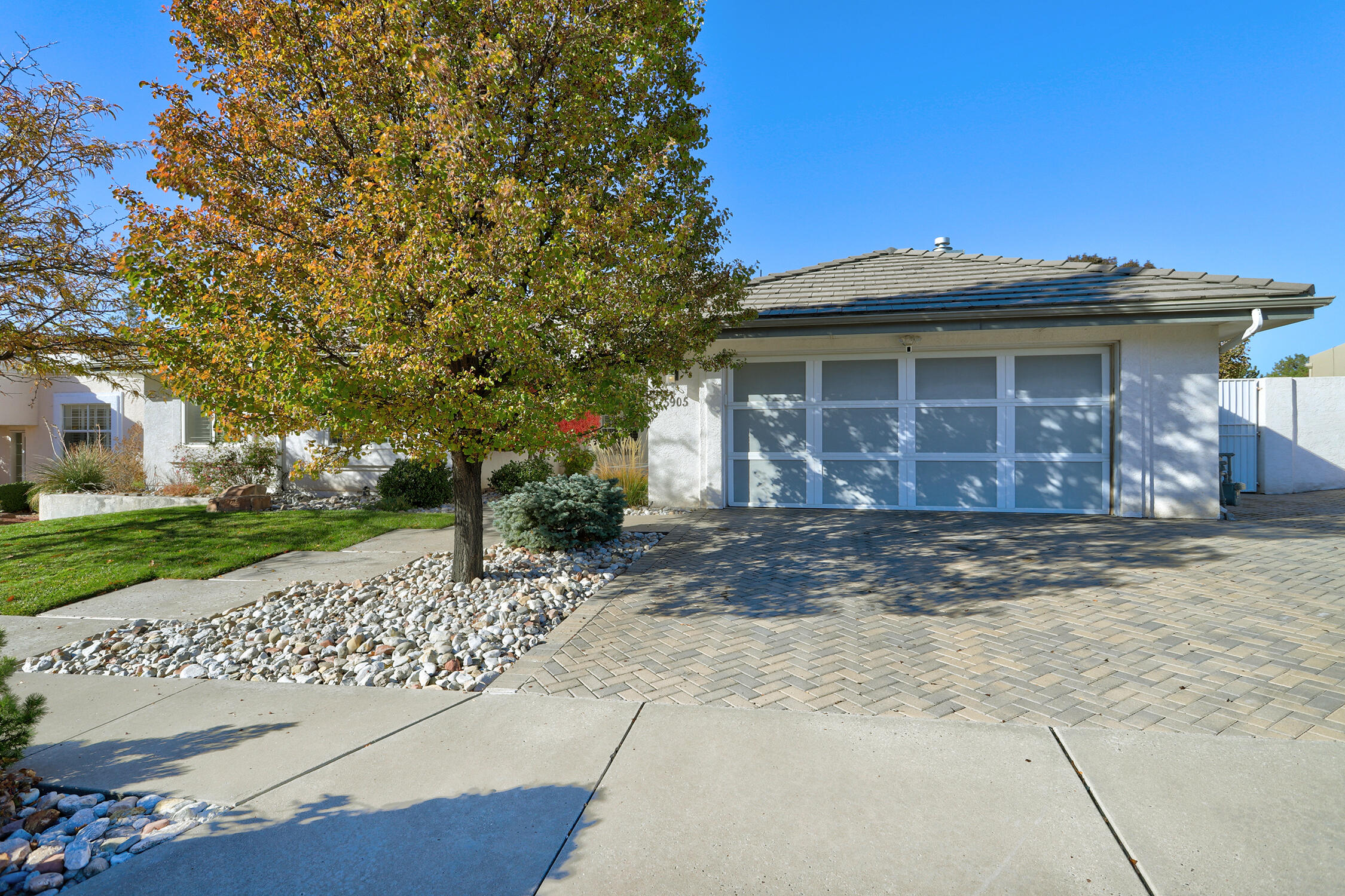 5905 MIMOSA Place NE
