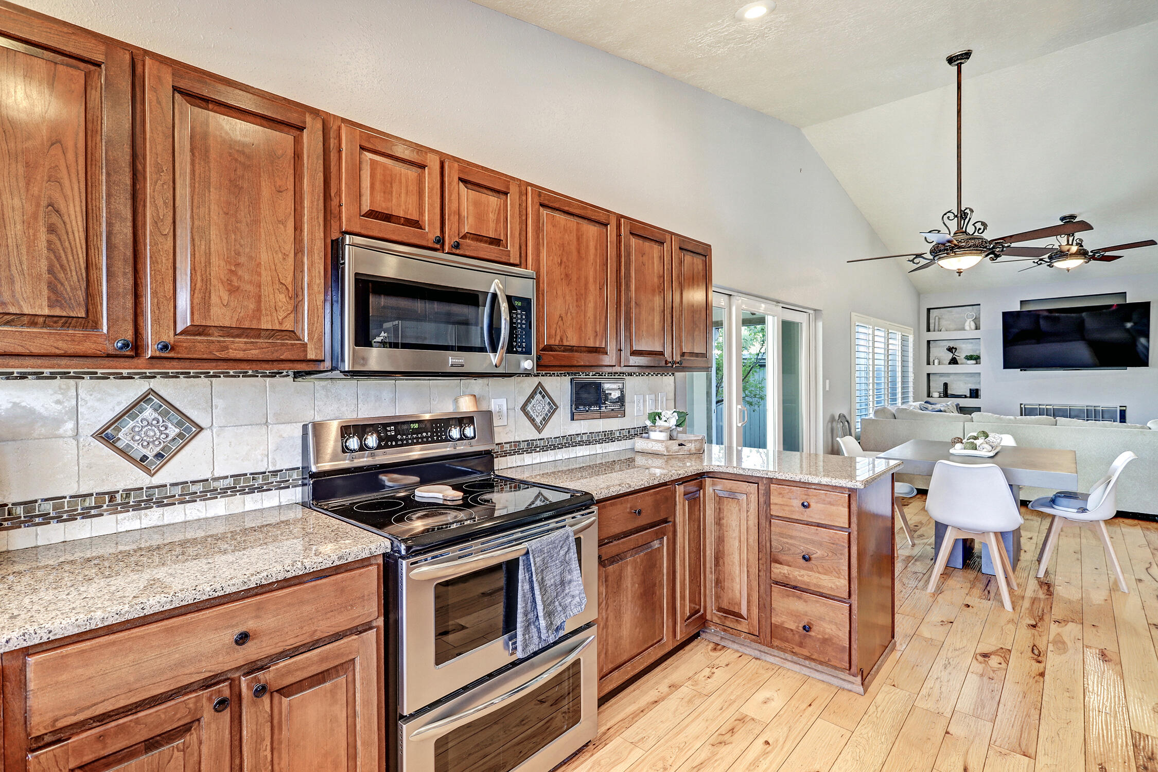 5905 MIMOSA Place NE