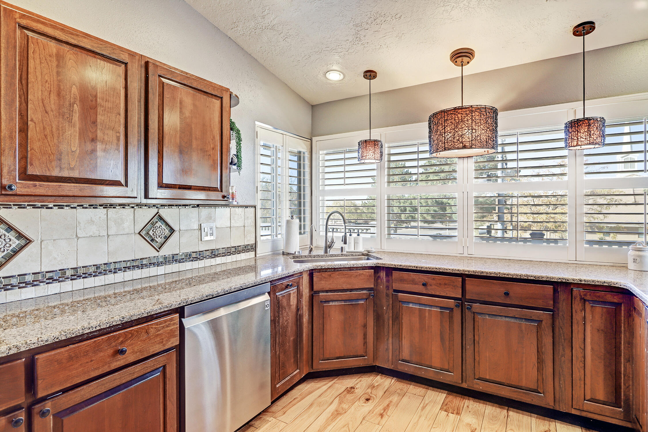 5905 MIMOSA Place NE