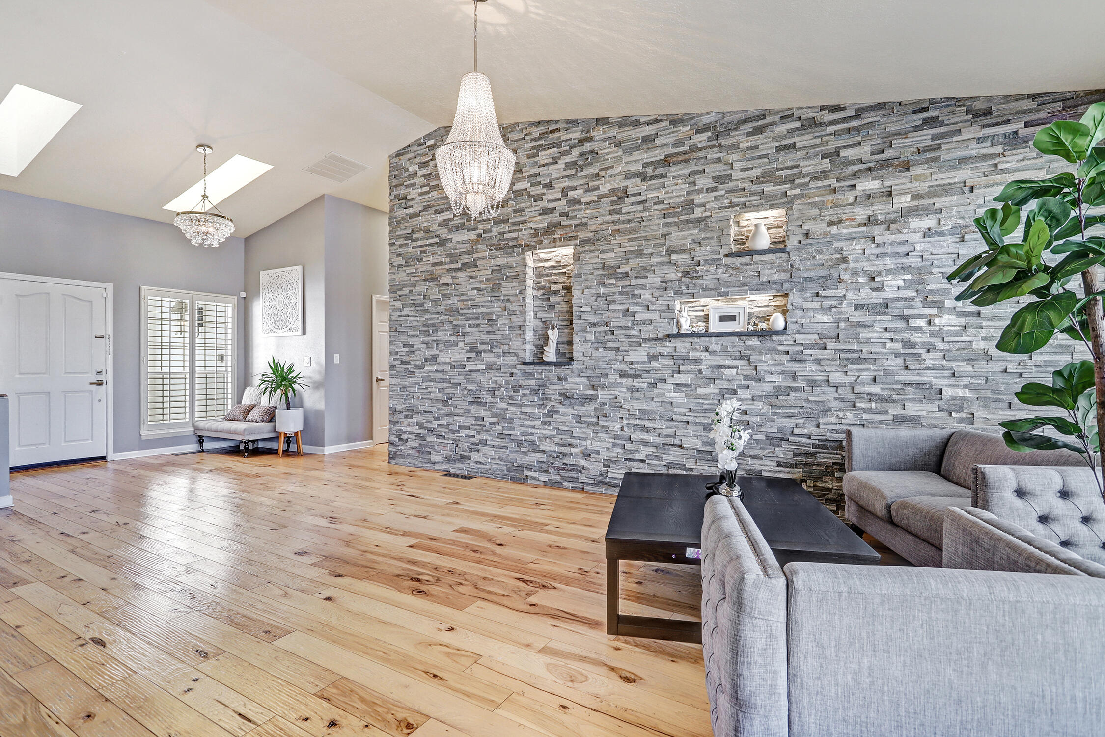 5905 MIMOSA Place NE