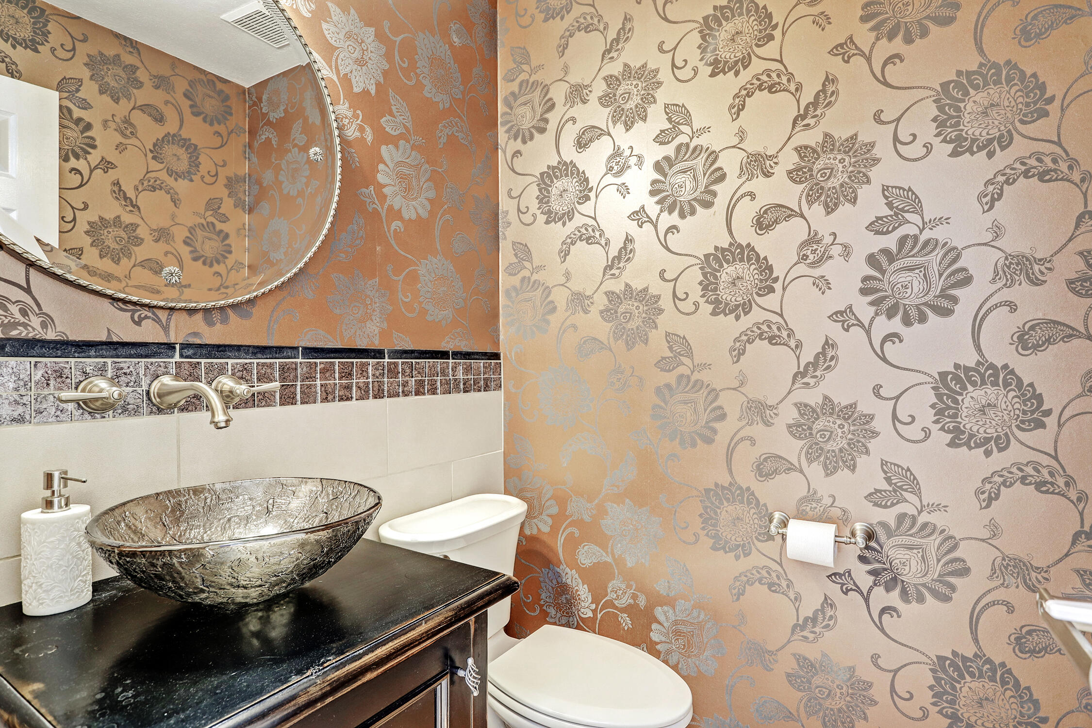 5905 MIMOSA Place NE