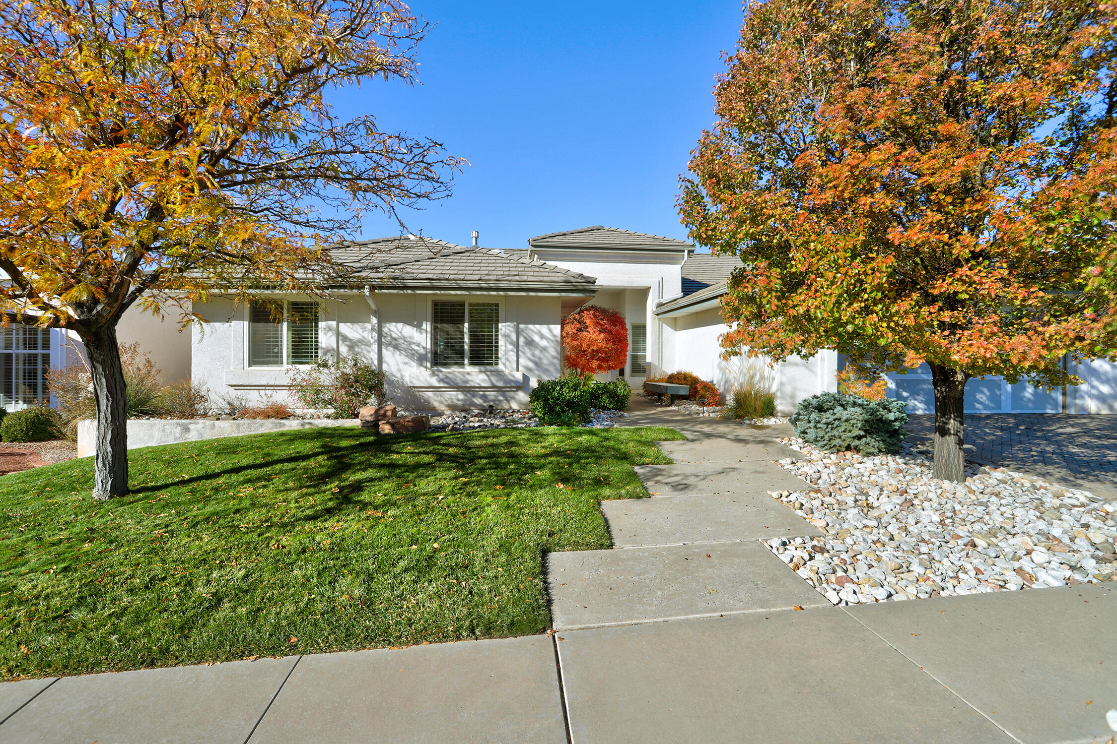 5905 MIMOSA Place NE