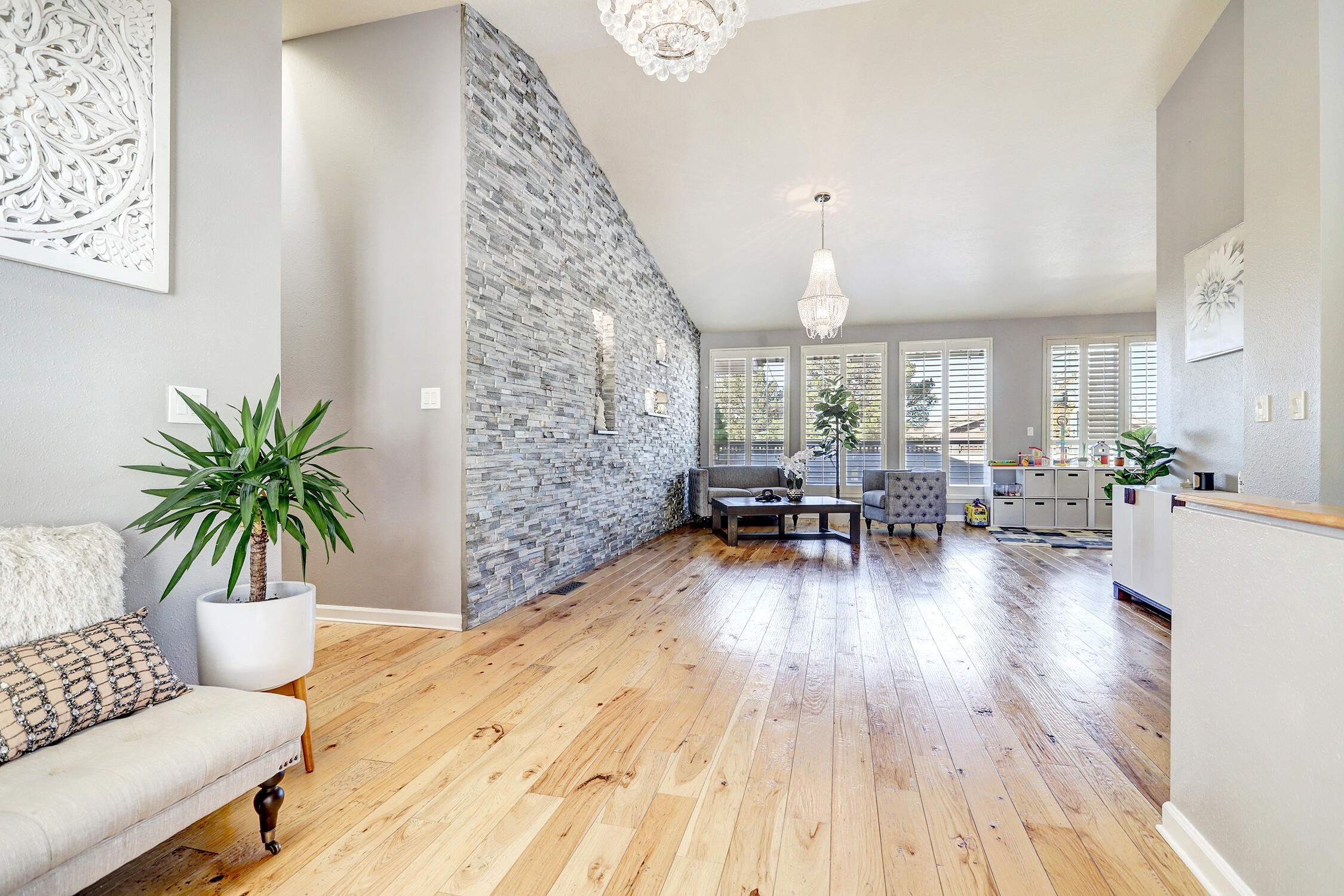 5905 MIMOSA Place NE