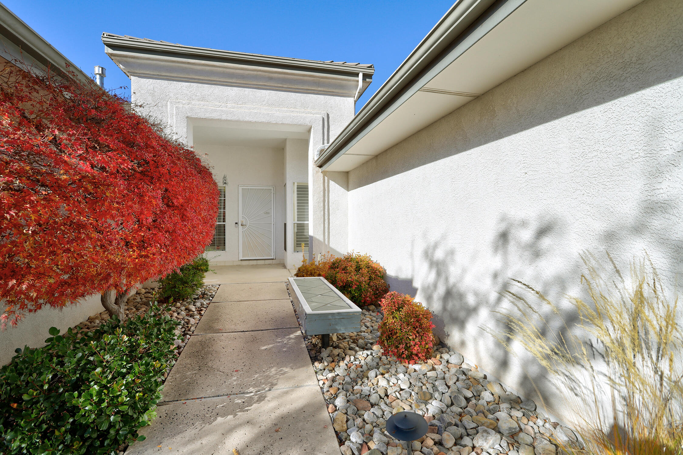 5905 MIMOSA Place NE