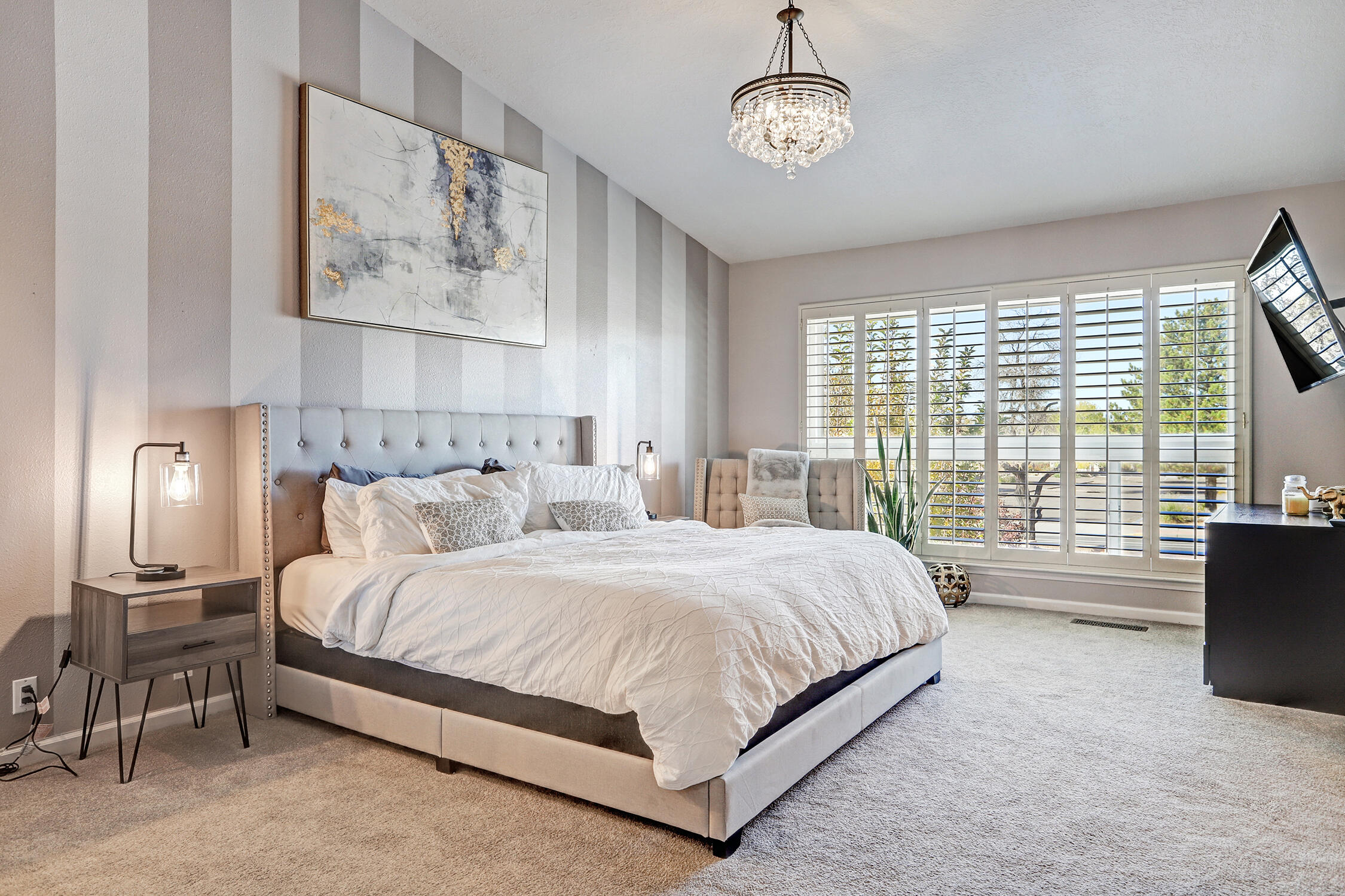 5905 MIMOSA Place NE