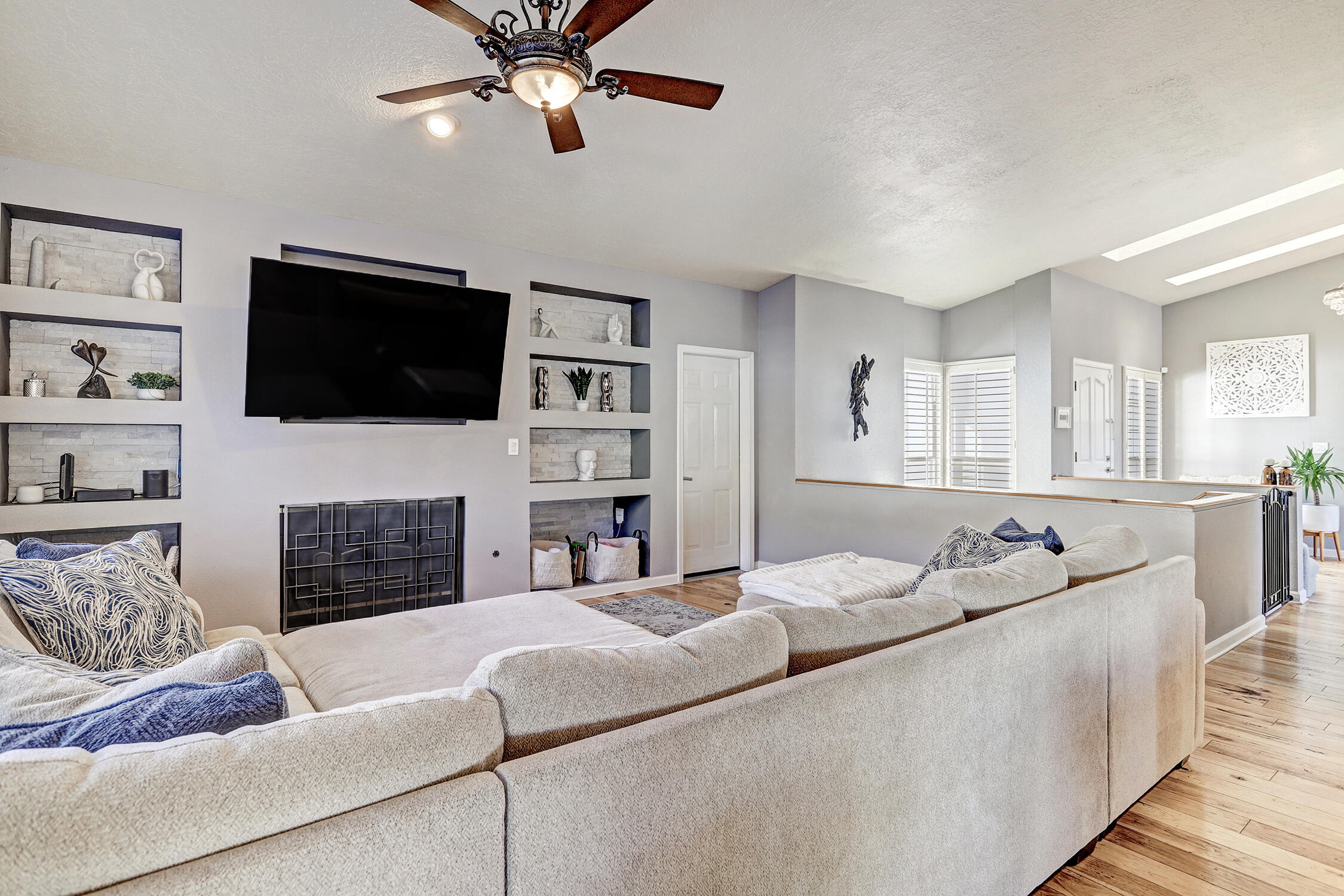 5905 MIMOSA Place NE