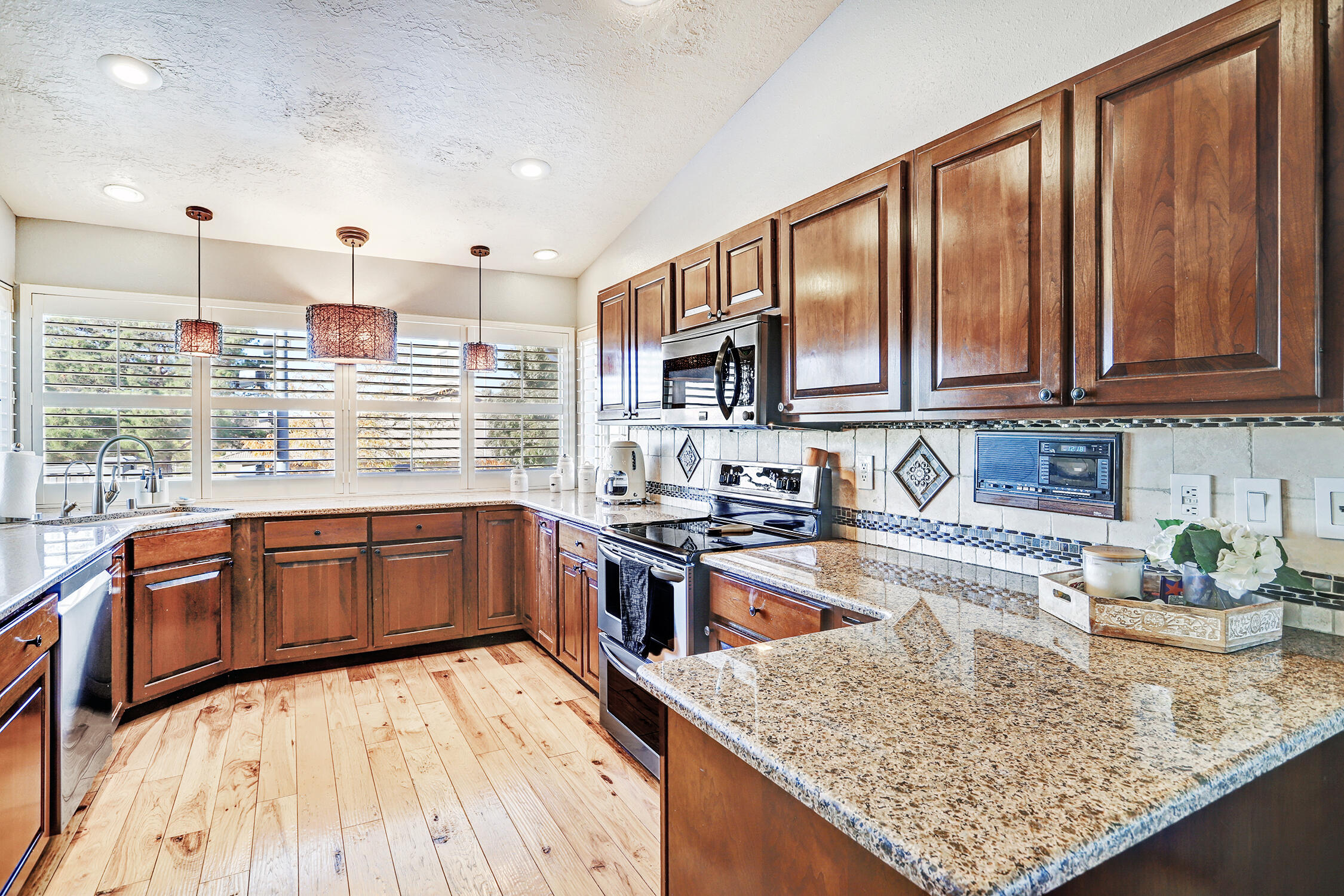 5905 MIMOSA Place NE