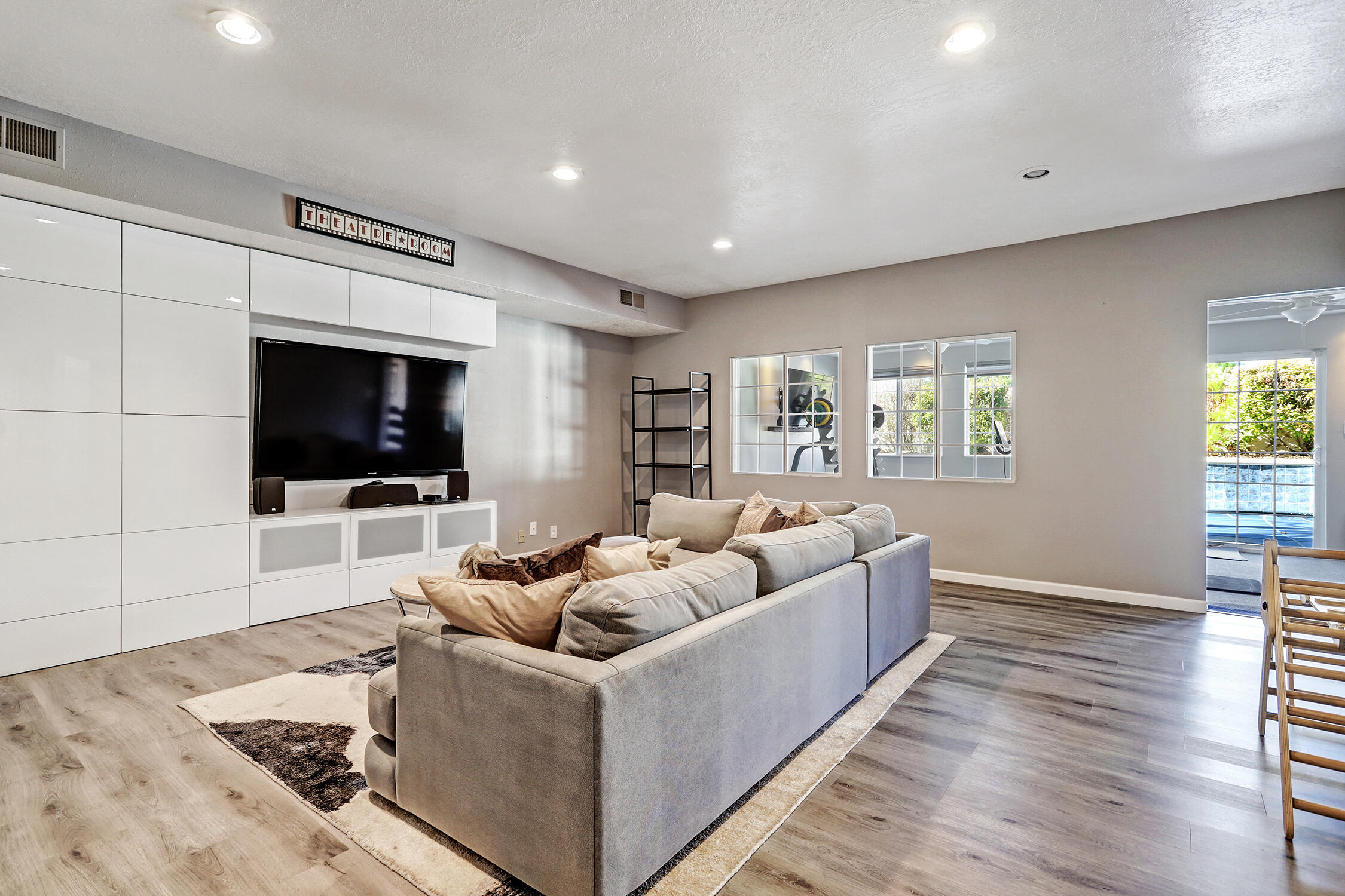 5905 MIMOSA Place NE