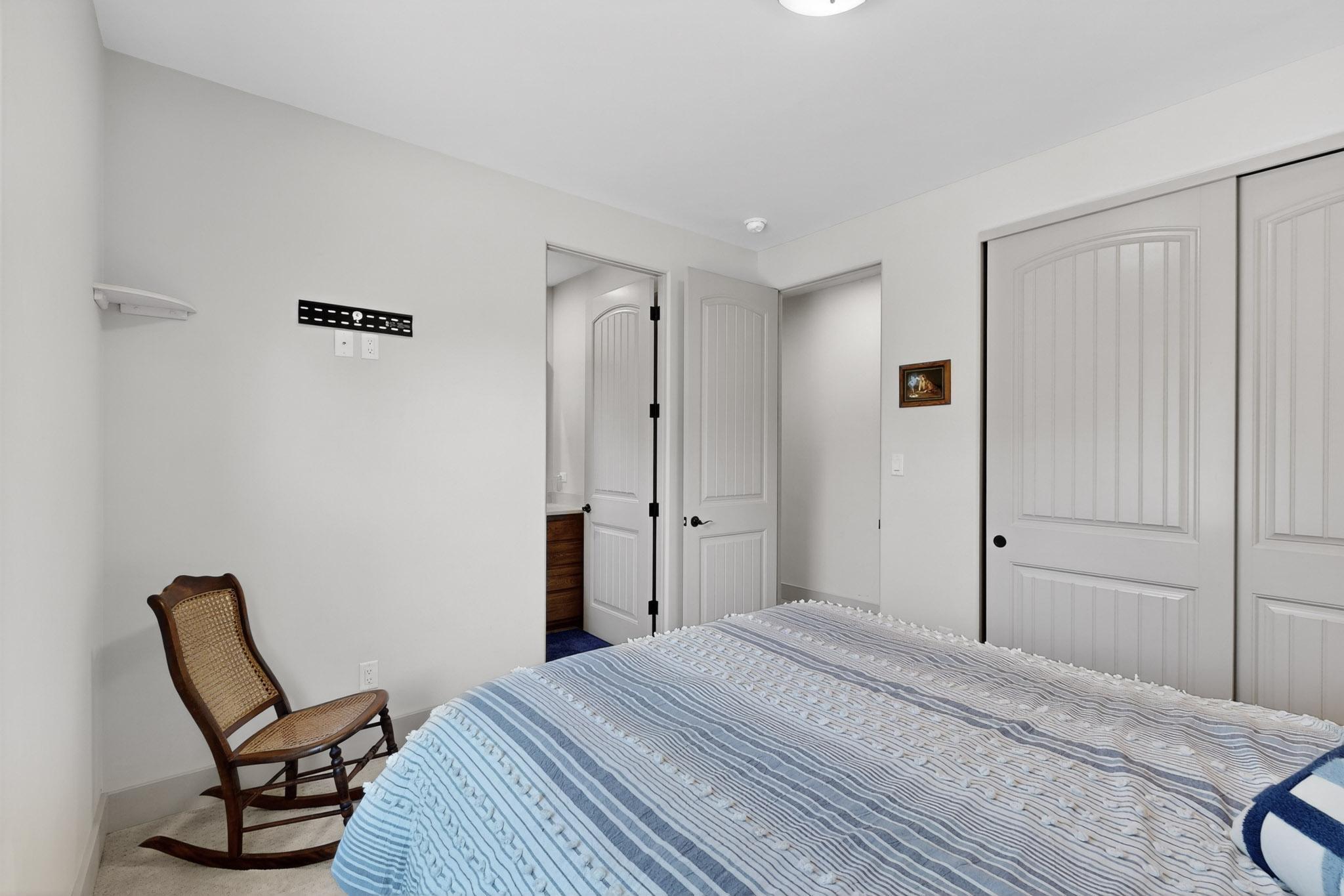 32 EXPRESS Boulevard