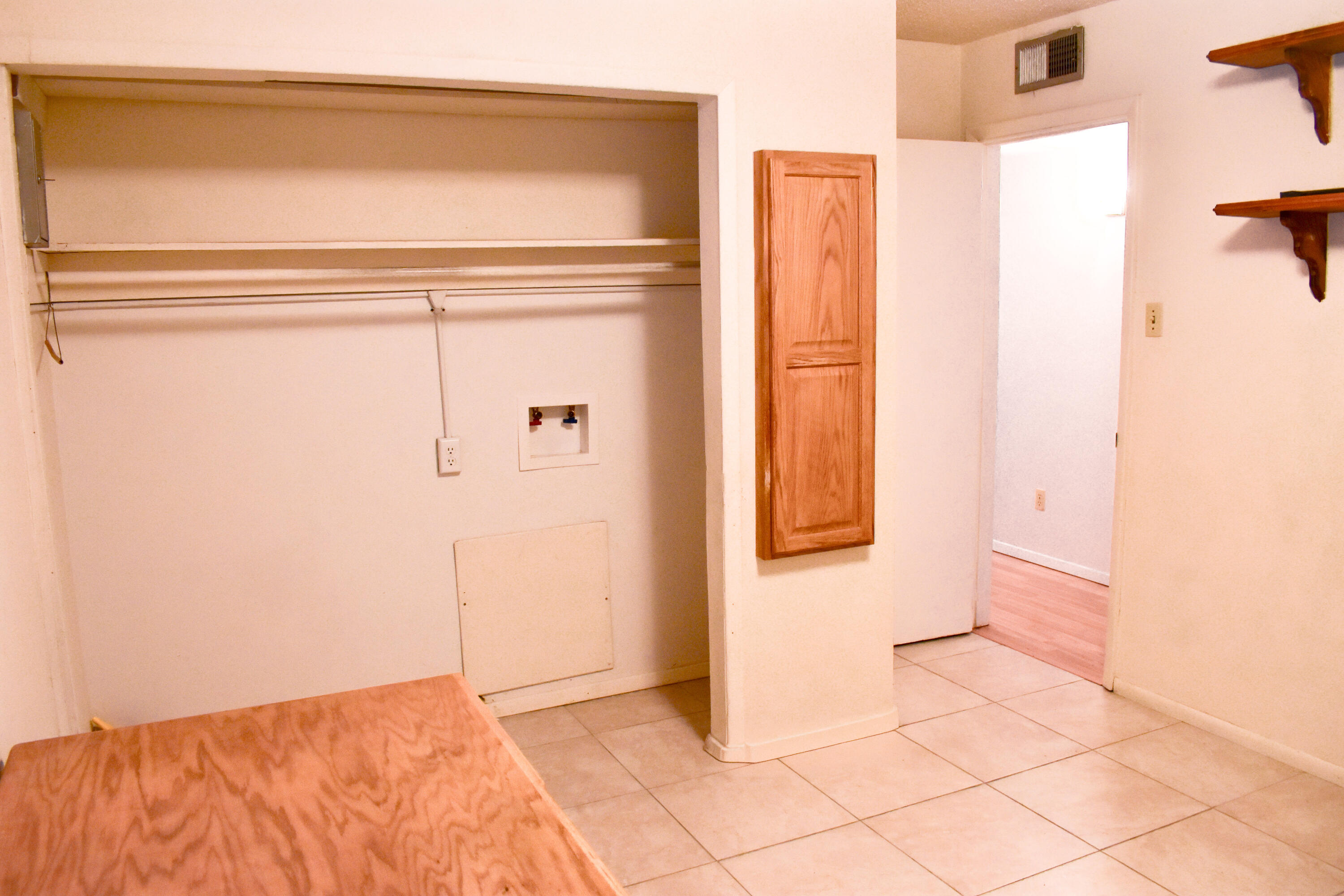 11521 VERSAILLES Avenue NE