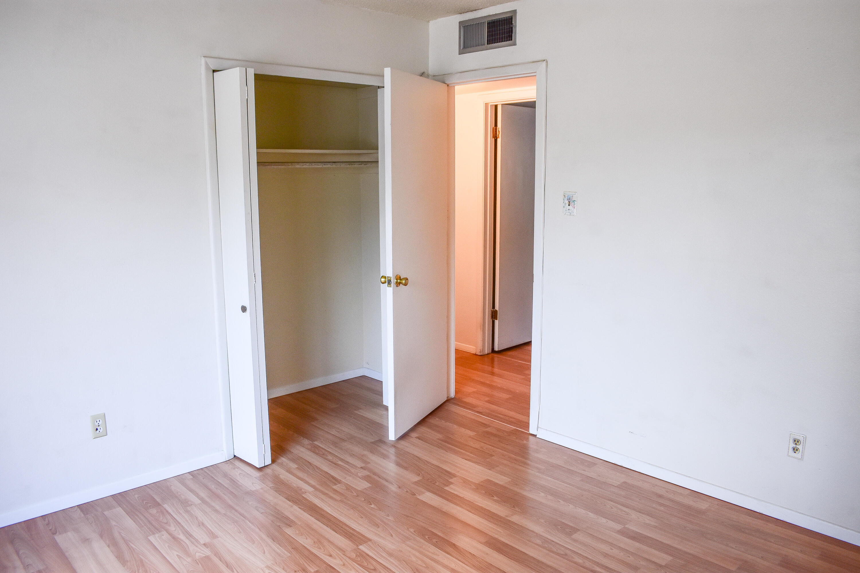 11521 VERSAILLES Avenue NE