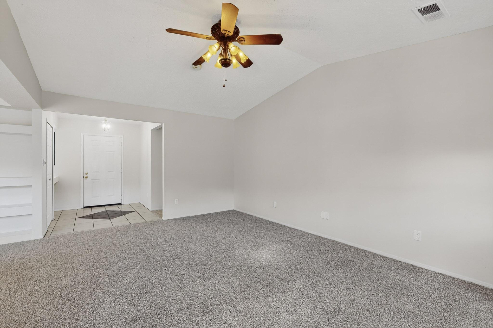 404 PYRITE Drive NE
