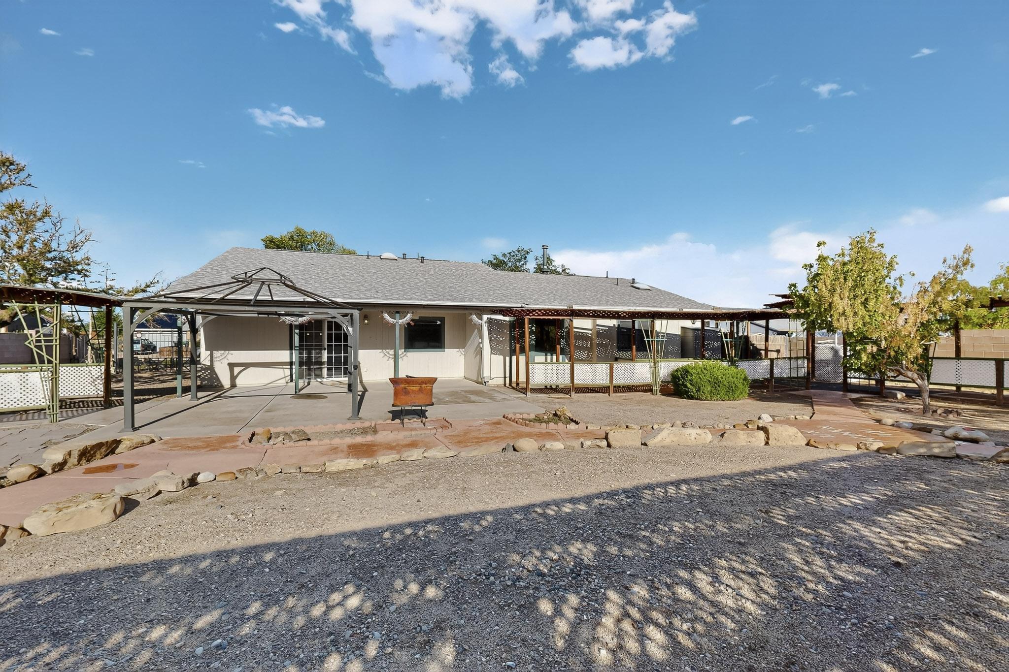 404 PYRITE Drive NE
