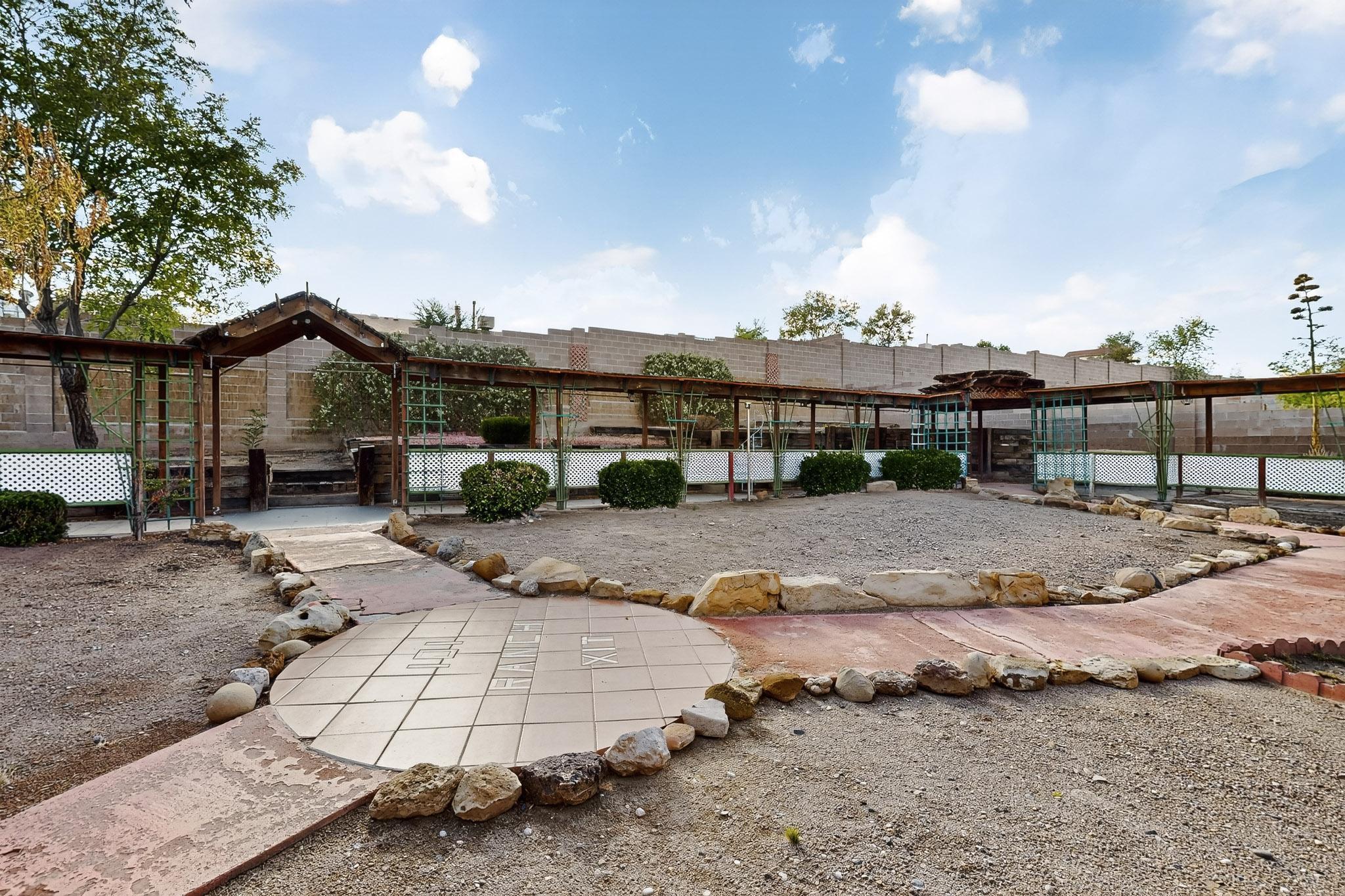 404 PYRITE Drive NE