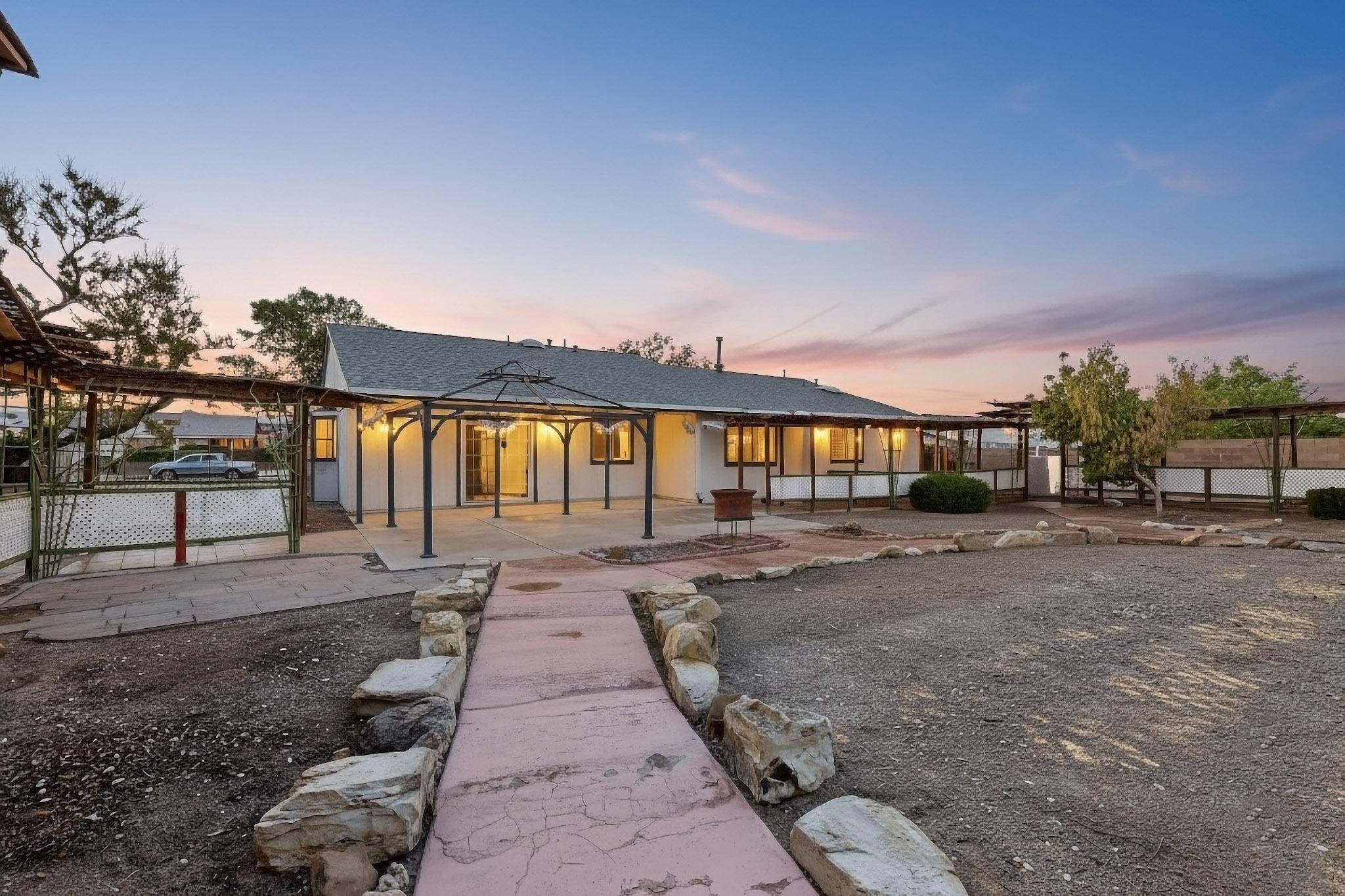 404 PYRITE Drive NE