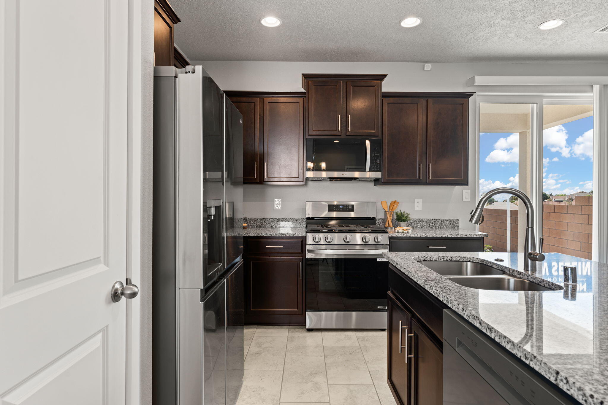 388 PECOS Loop SE