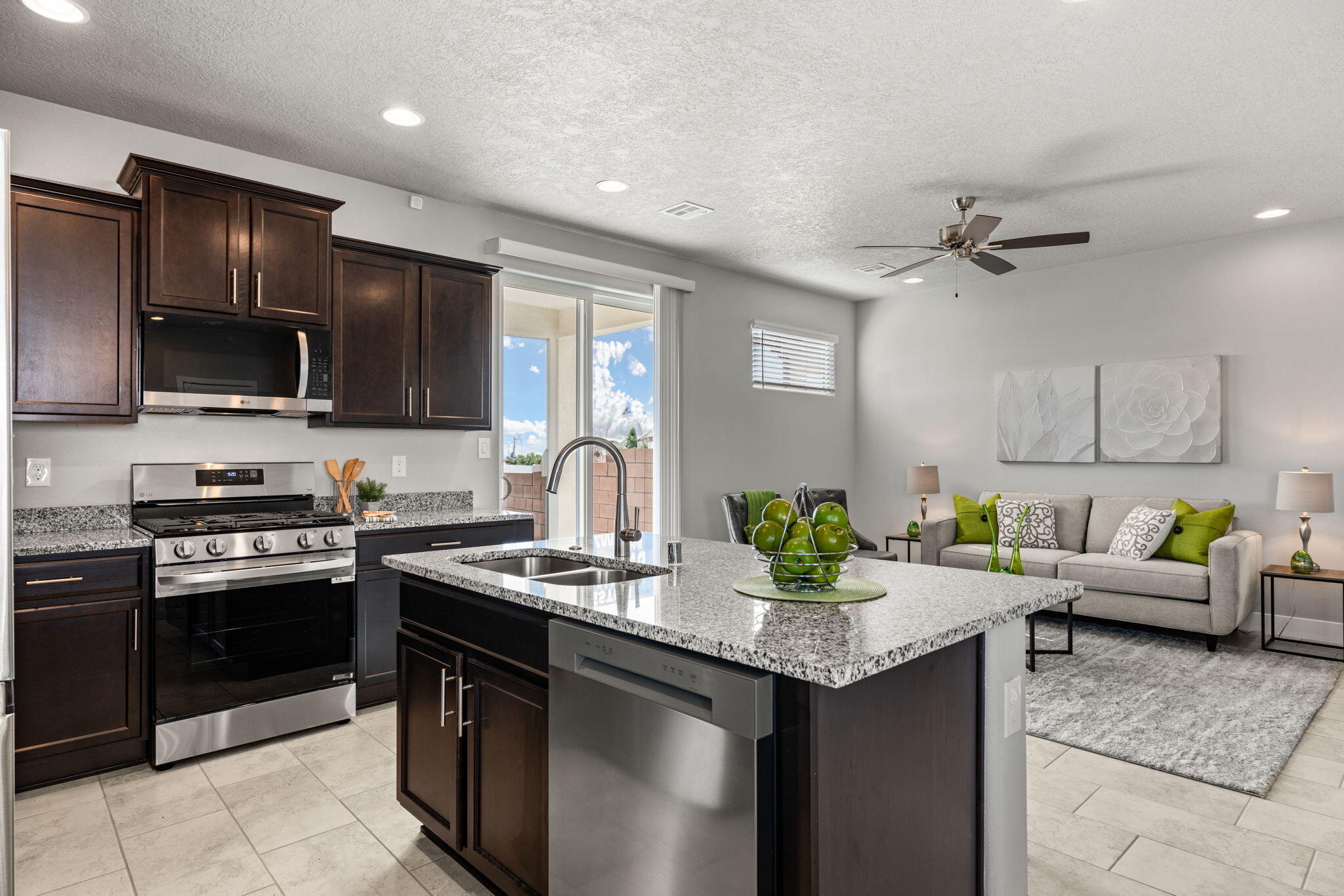 388 PECOS Loop SE