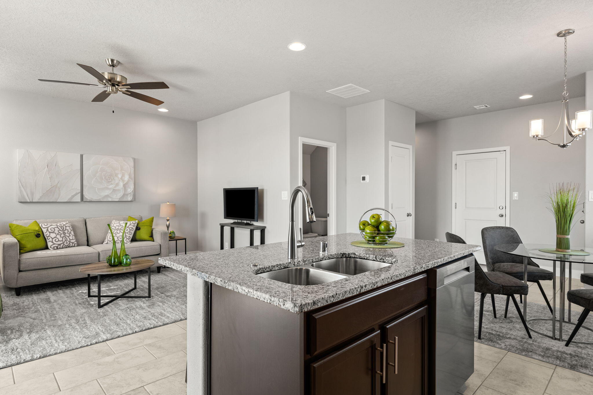 388 PECOS Loop SE