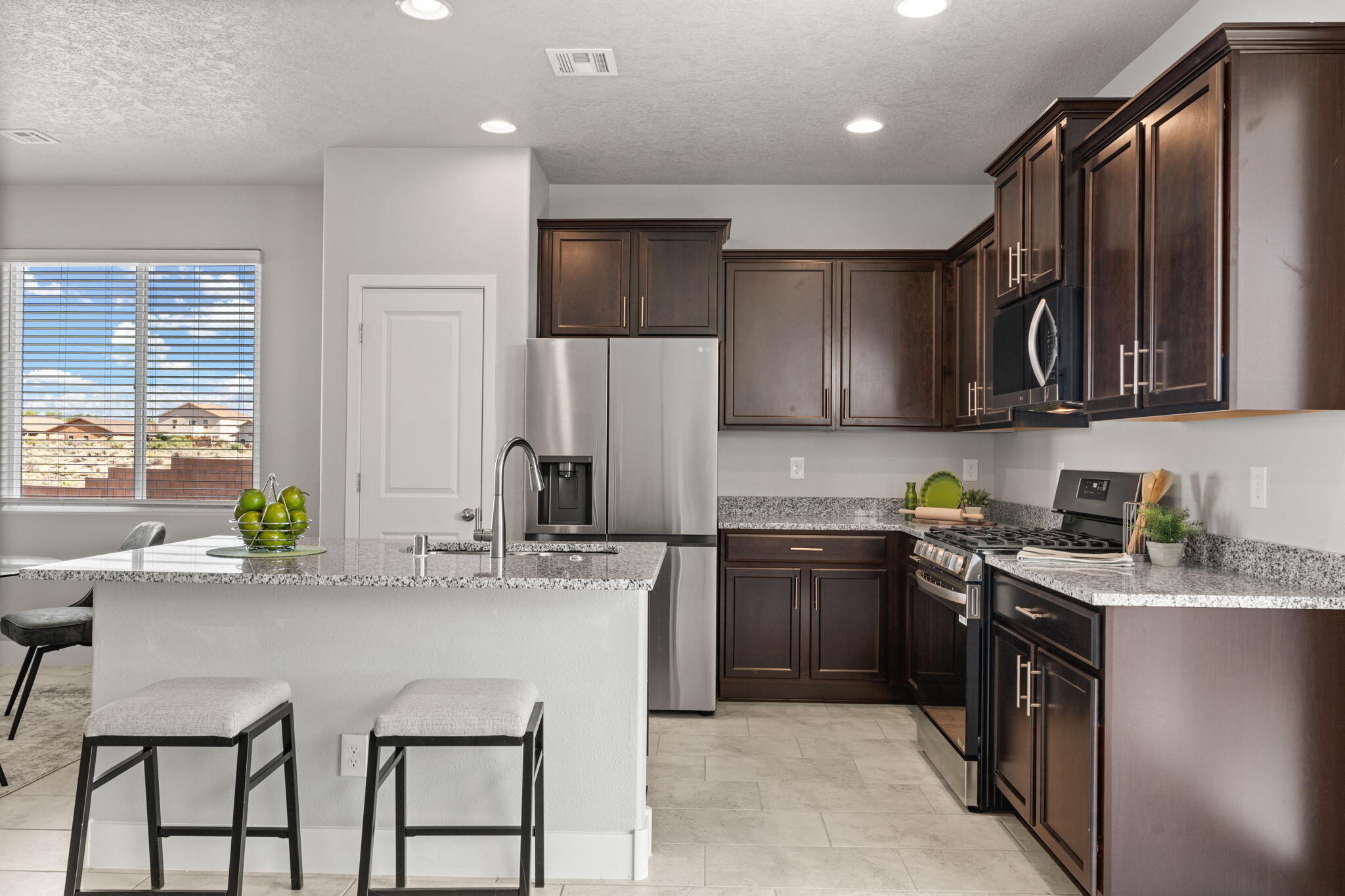 388 PECOS Loop SE