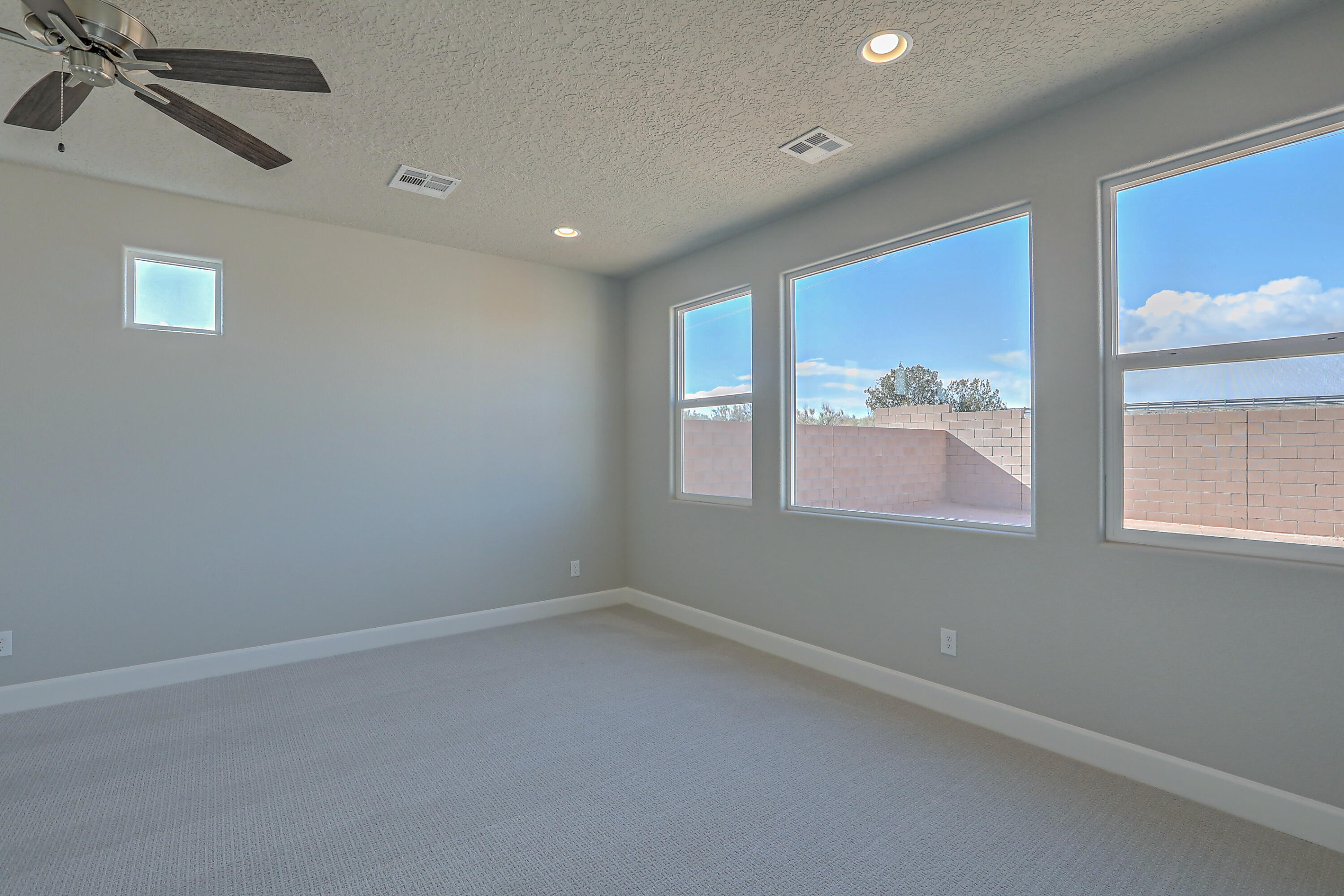 6817 Cleary Loop NE