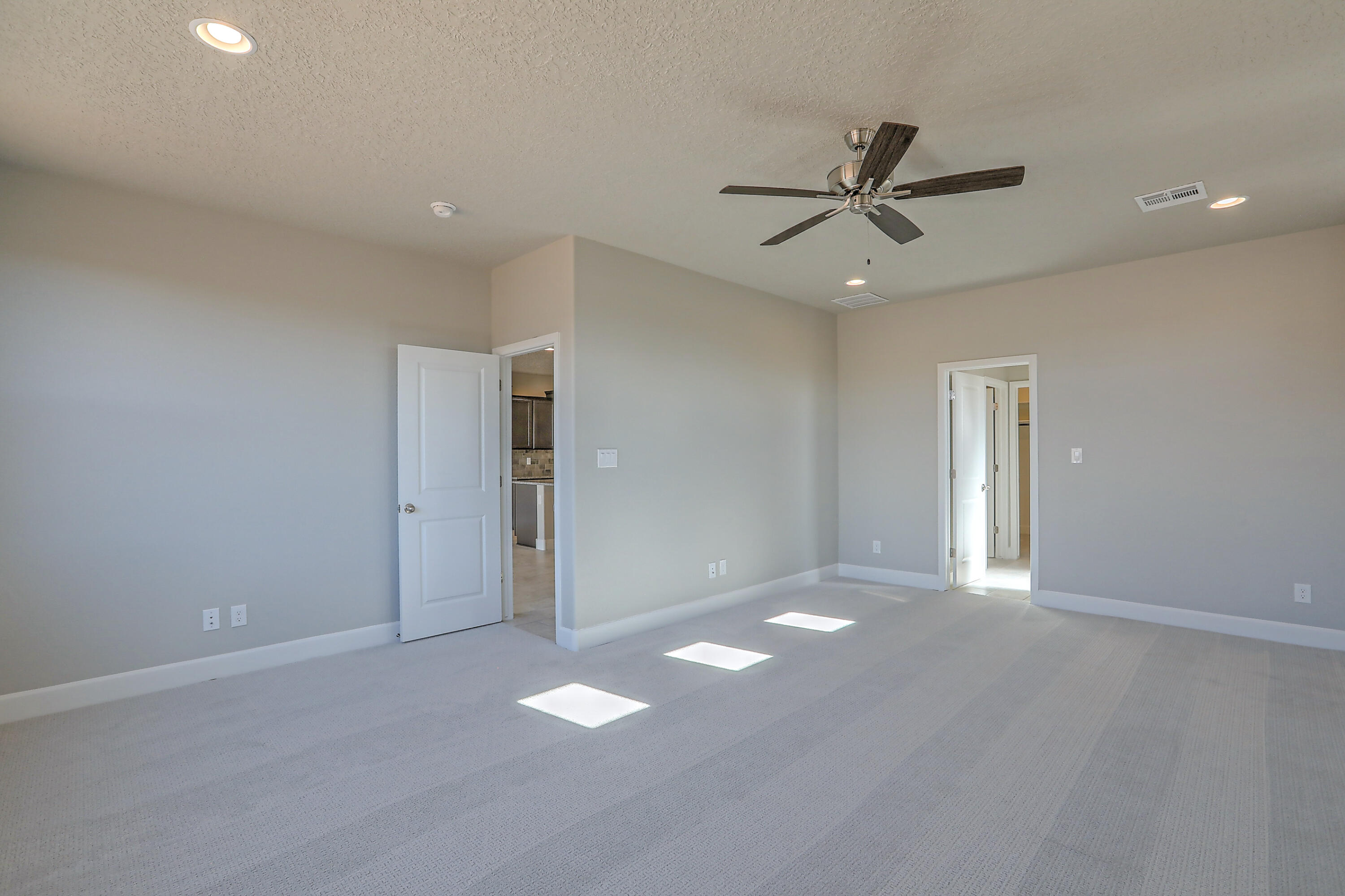 6817 Cleary Loop NE