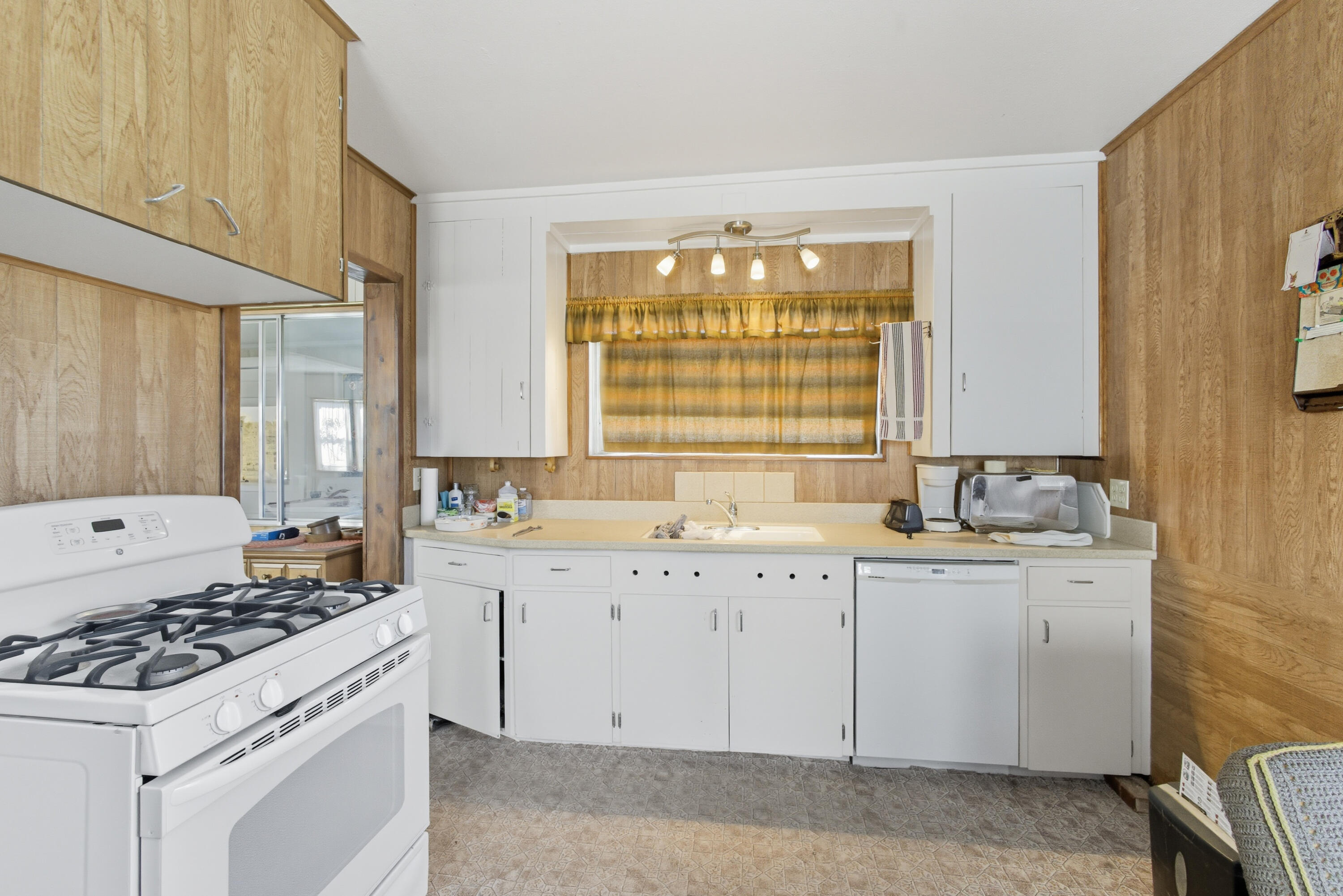 35 EDMUNDO Road