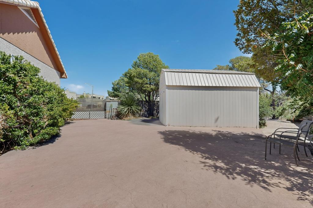 1805 BASSWOOD Court NW