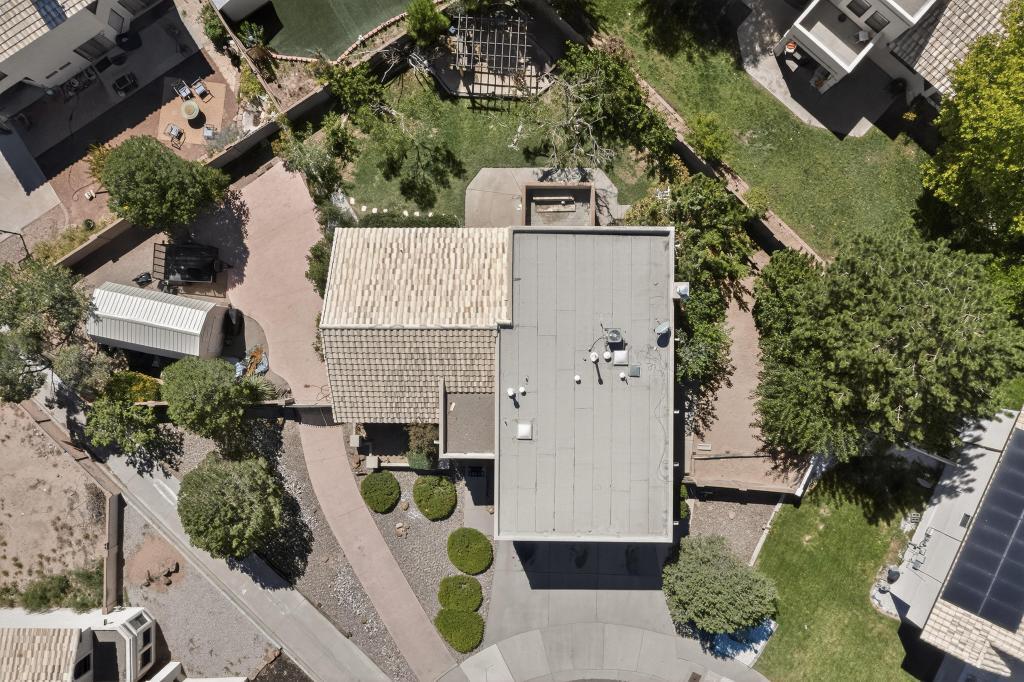 1805 BASSWOOD Court NW