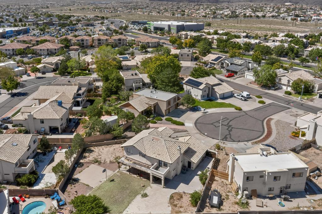 1805 BASSWOOD Court NW