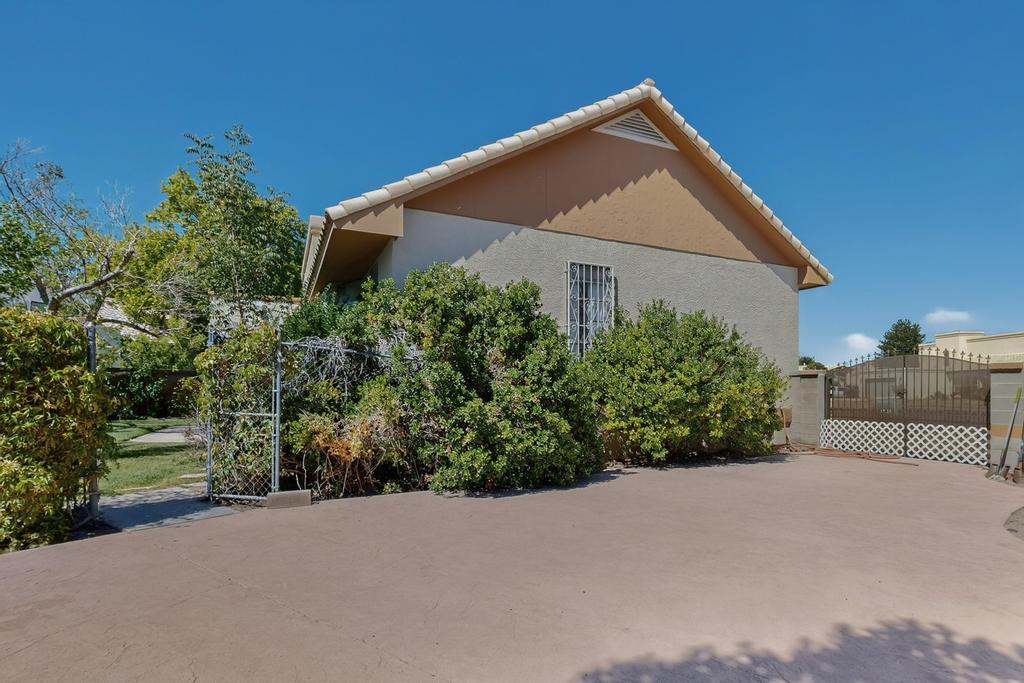 1805 BASSWOOD Court NW