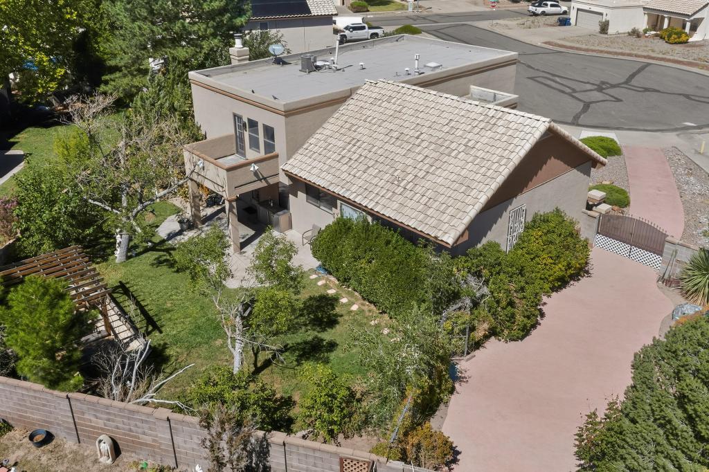 1805 BASSWOOD Court NW