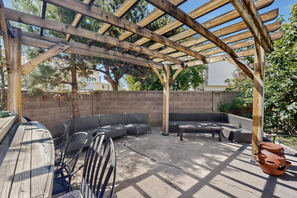 1805 BASSWOOD Court NW